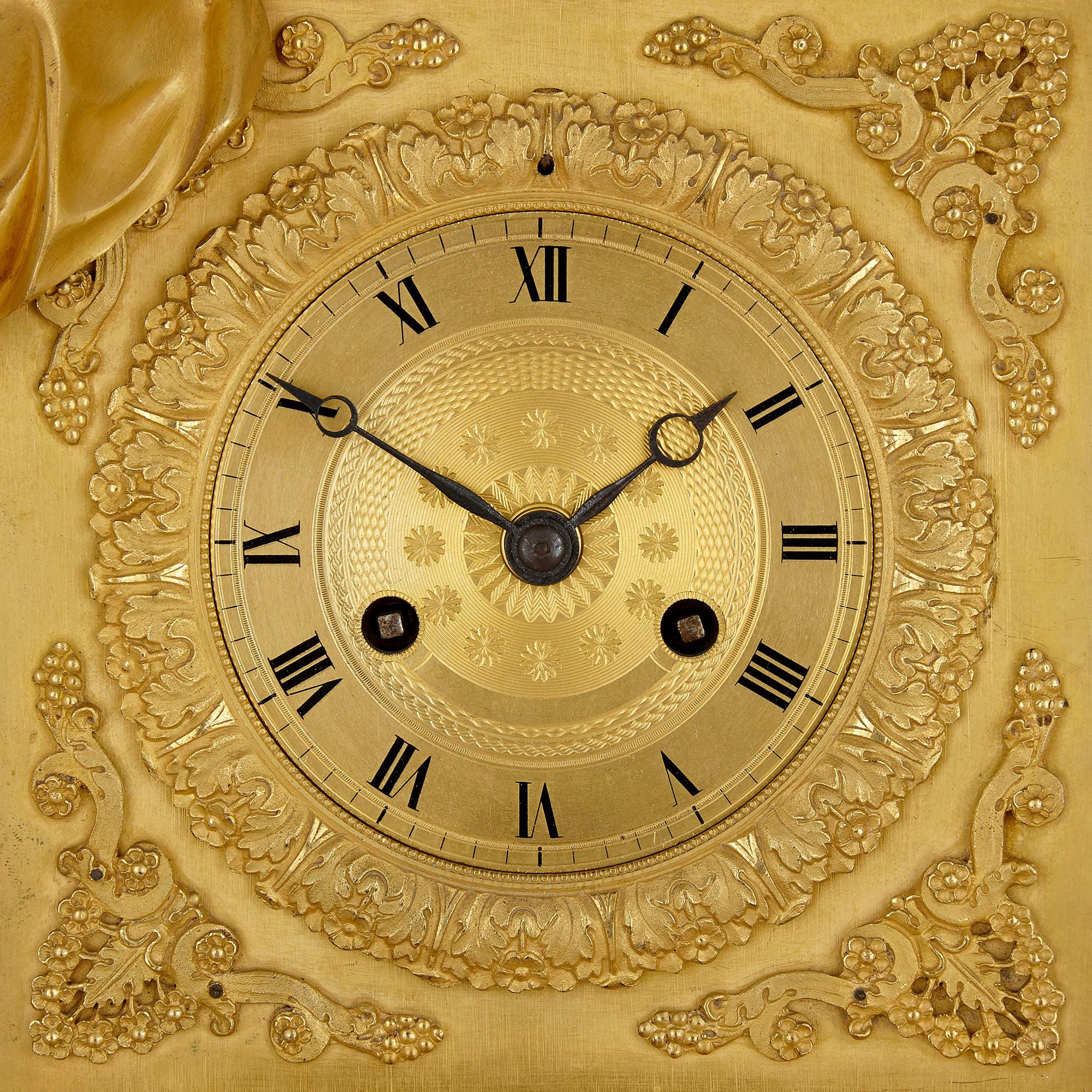 Französisch Empire vergoldete Bronze Kaminsimsuhr mit Venus und Amor
Französisch, frühes 19. Jahrhundert
Maße: Höhe 53cm, Breite 37,5cm, Tiefe 13,5cm

Diese feine Empire-Stiluhr ist aus vergoldeter Bronze gefertigt. Auf der Uhr ist eine Skulptur