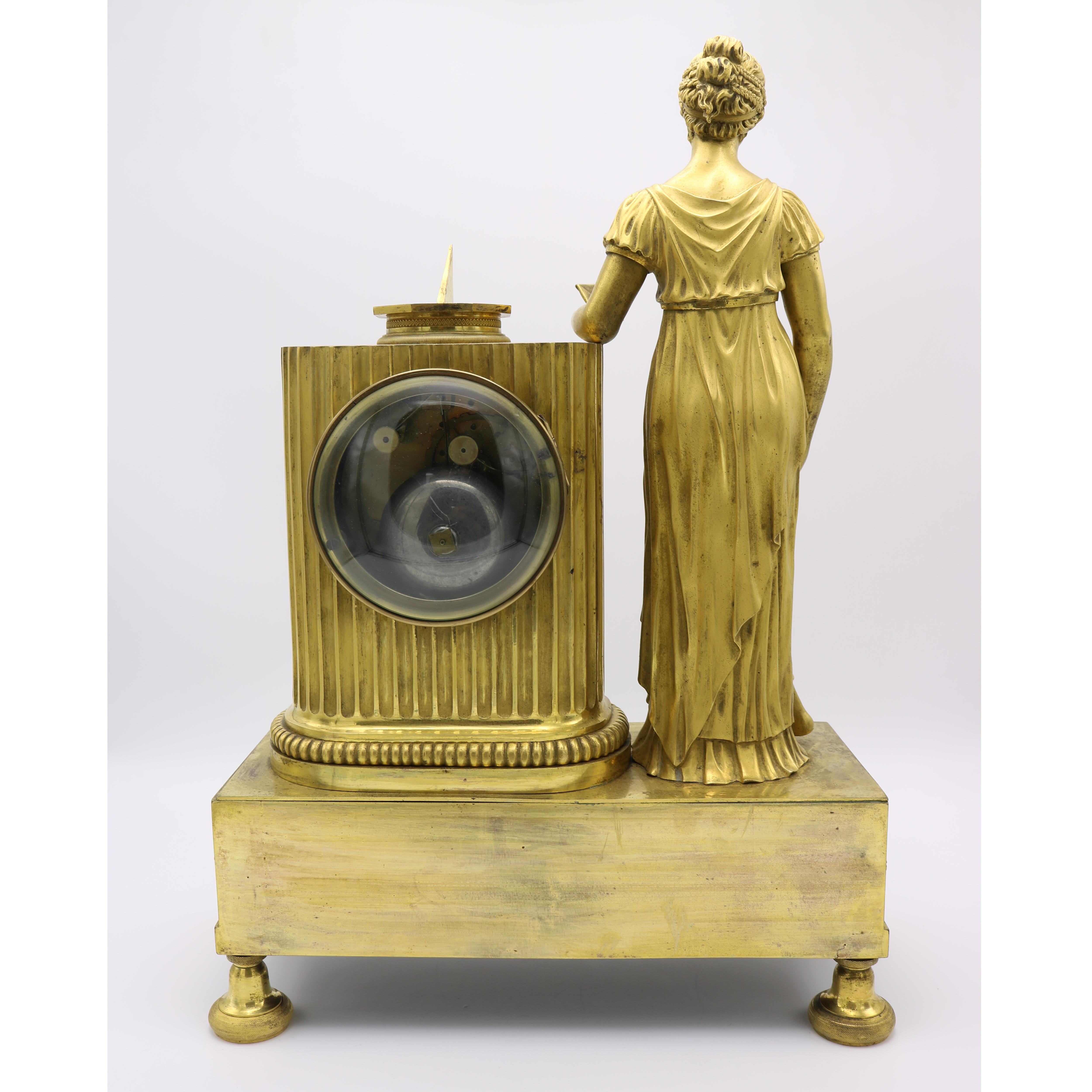 Orologio da camino francese in bronzo dorato Impero , Francia 1810 in vendita 4