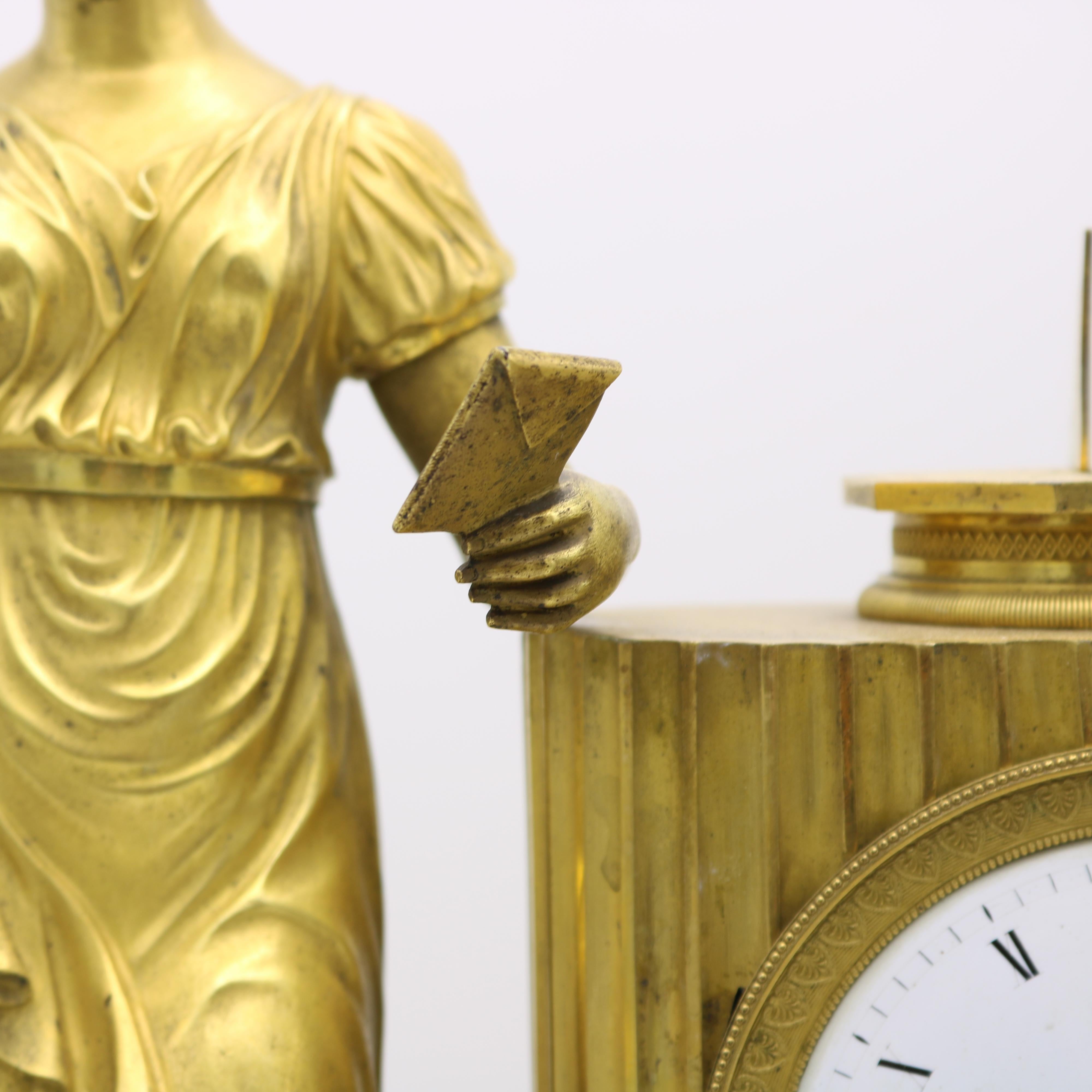 Dorato Orologio da camino francese in bronzo dorato Impero , Francia 1810 in vendita