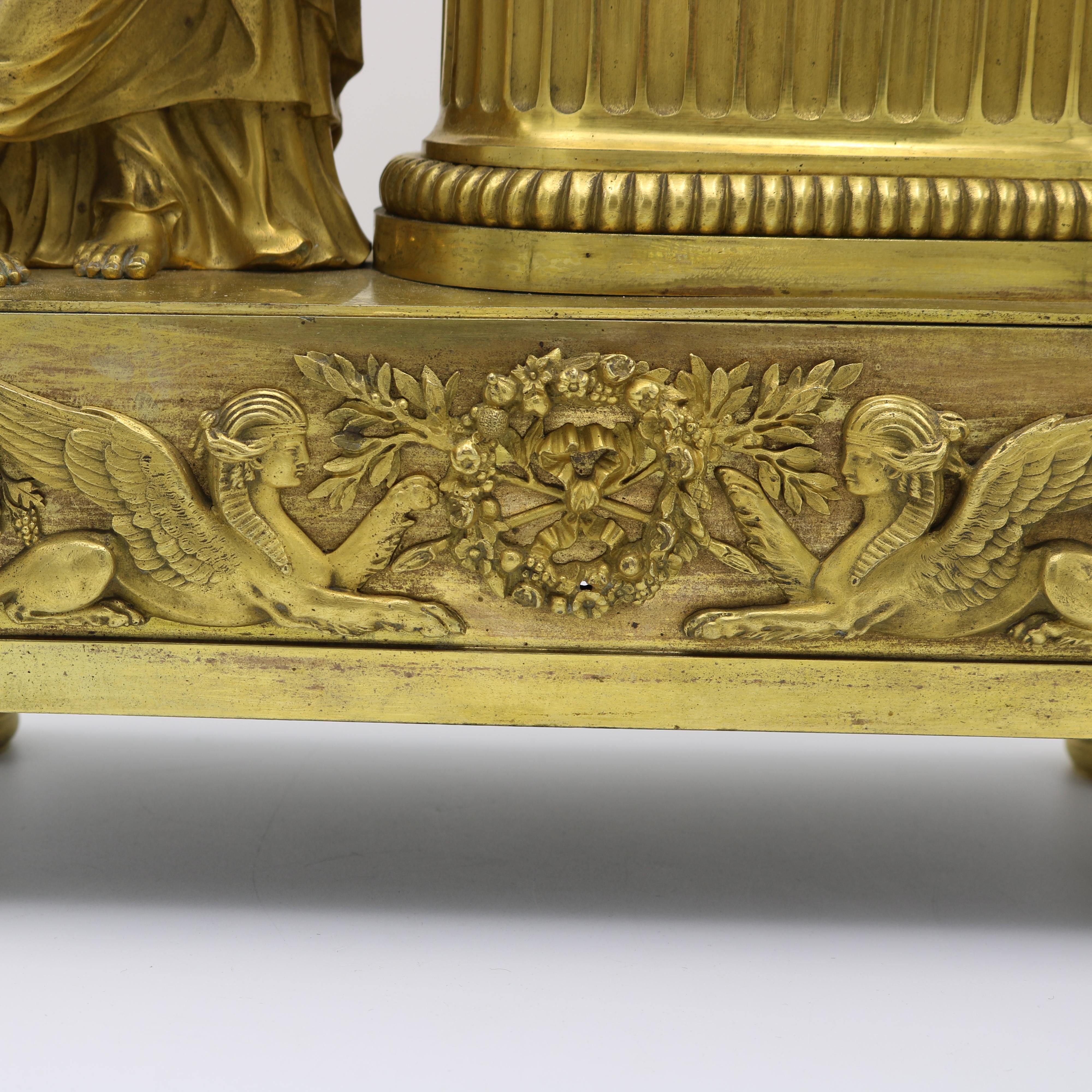 Orologio da camino francese in bronzo dorato Impero , Francia 1810 in vendita 1