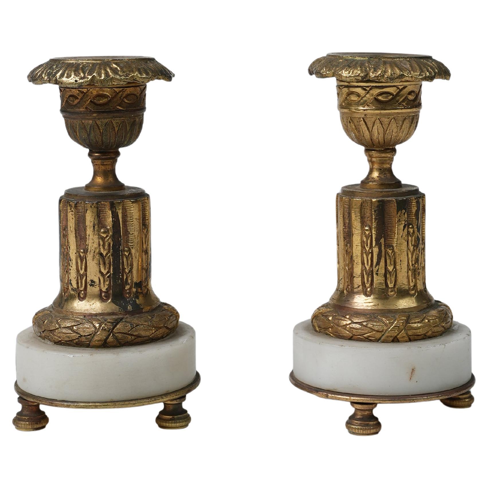 Bougeoirs Empire en marbre et doré  Ensemble de 2 pièces en vente