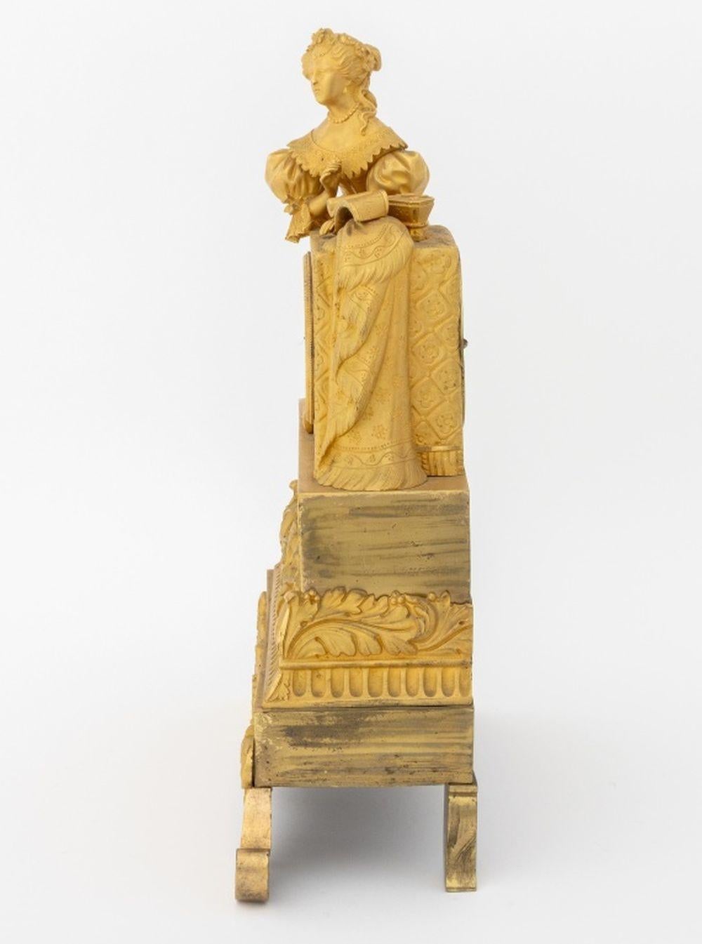 Métal Horloge figurative Empire en métal doré en vente