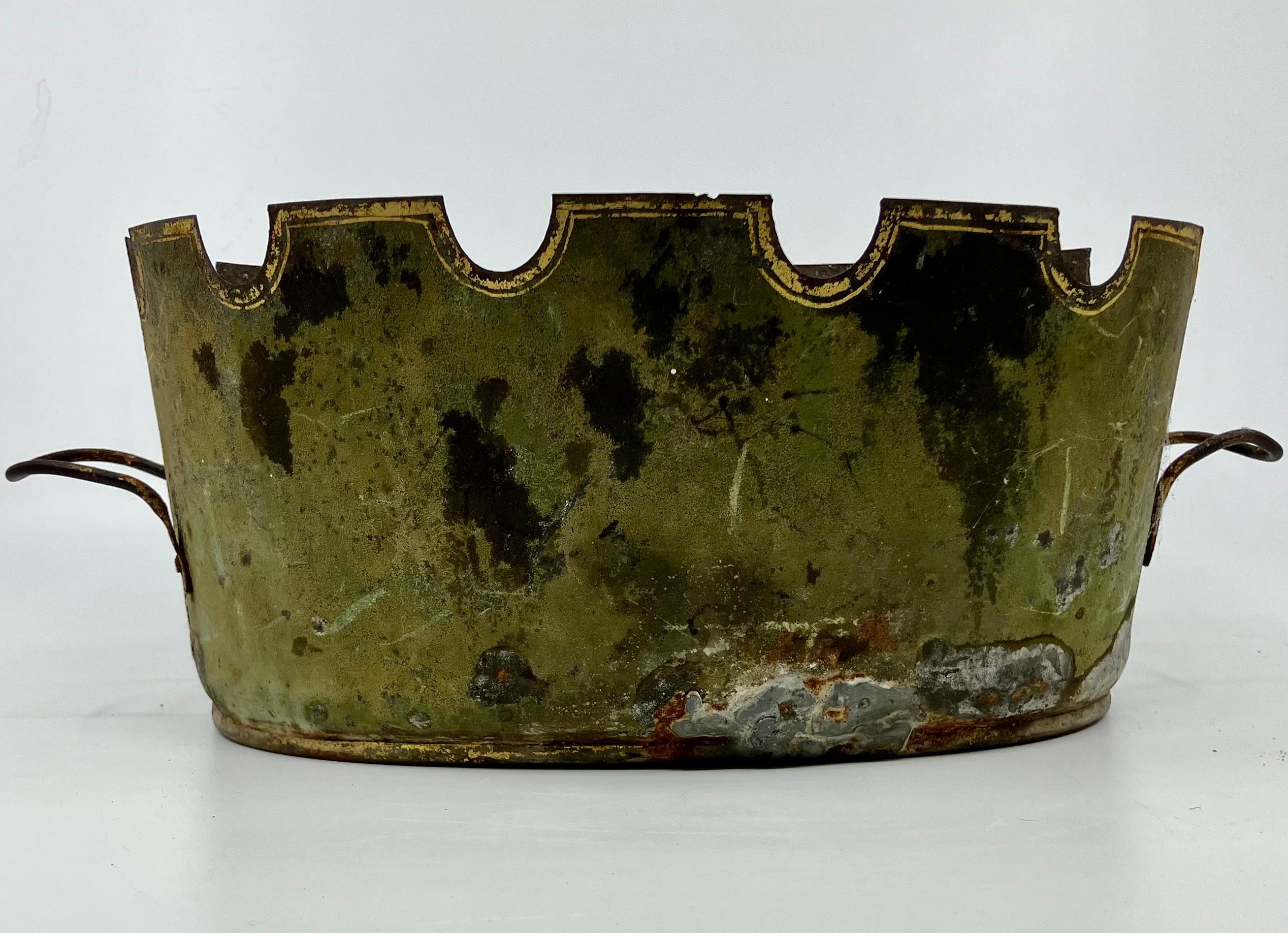 Cache pot Montieth Empire français vert et doré en vente 3