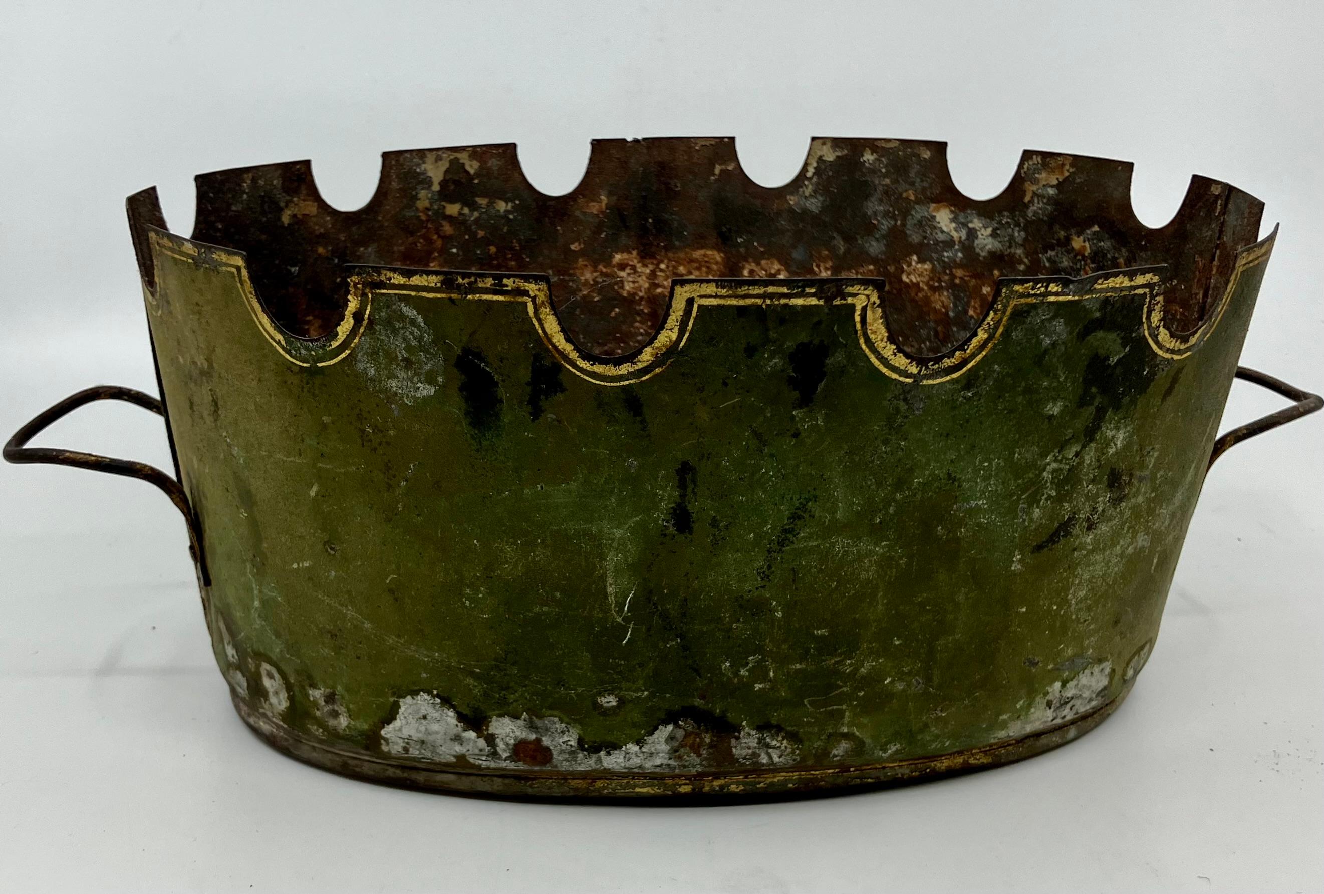 Cache pot Montieth Empire français vert et doré en vente 4