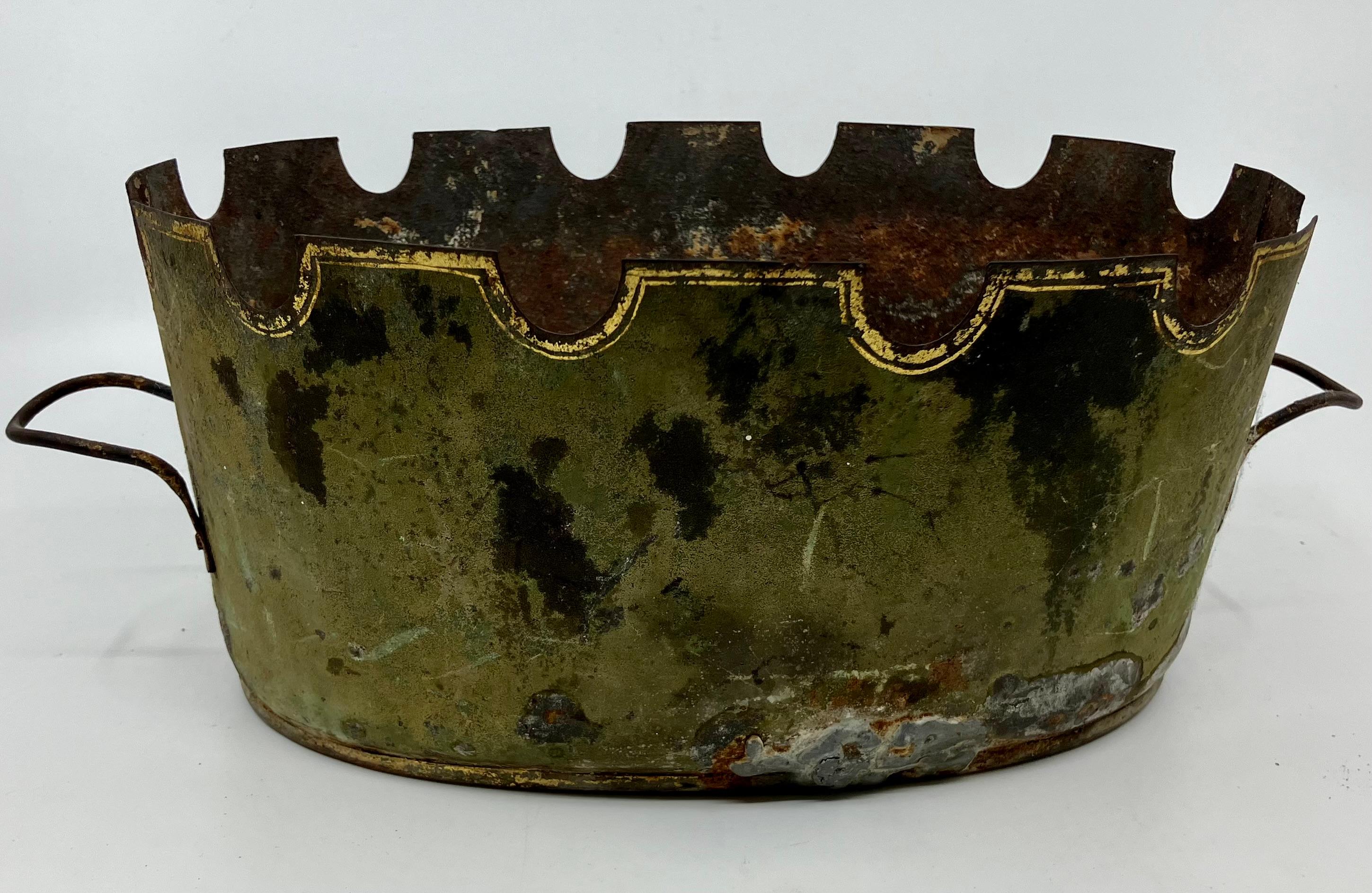 Cache pot Montieth Empire français vert et doré en vente 2