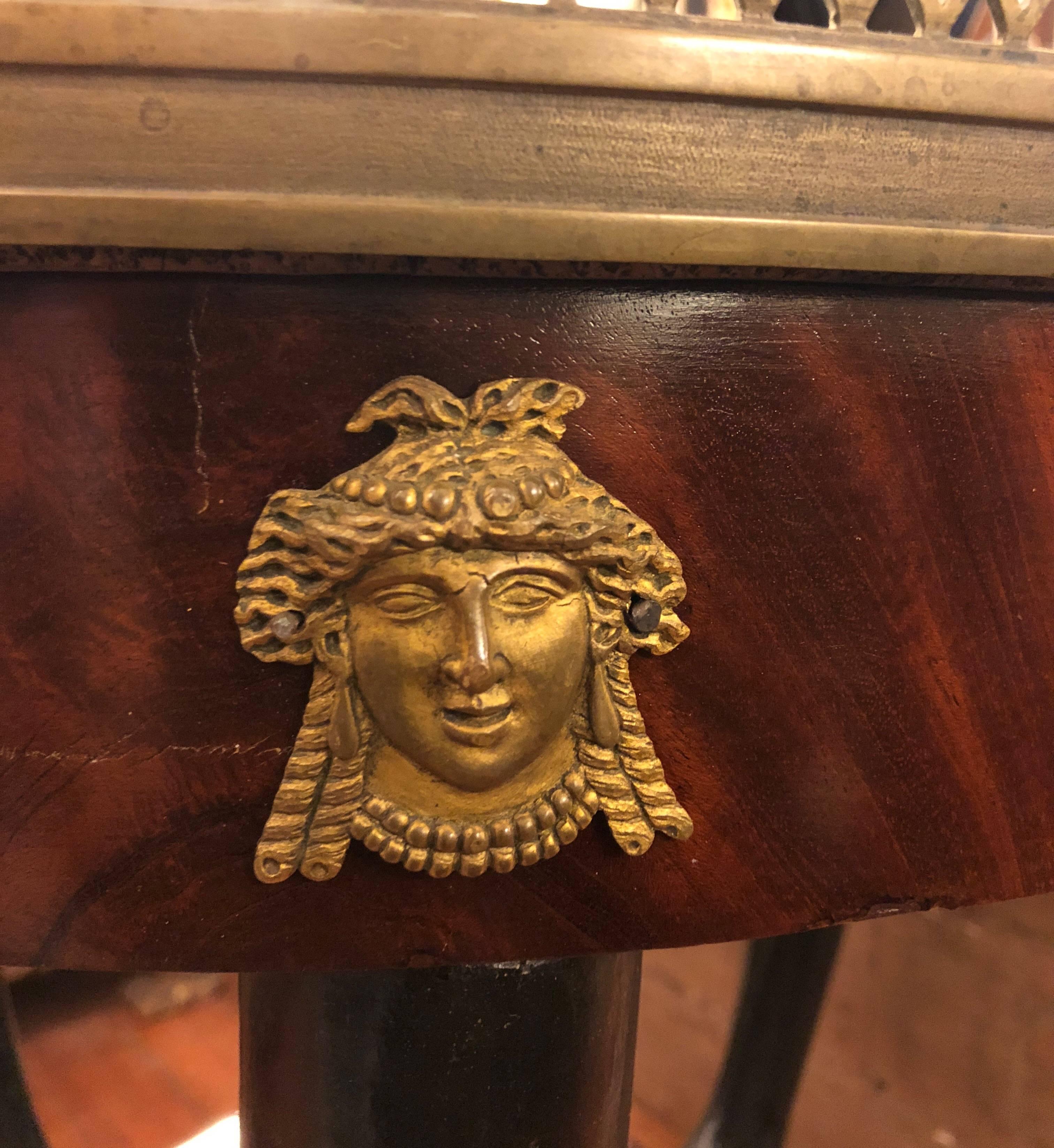 Guéridon de l'Empire français en vente 1