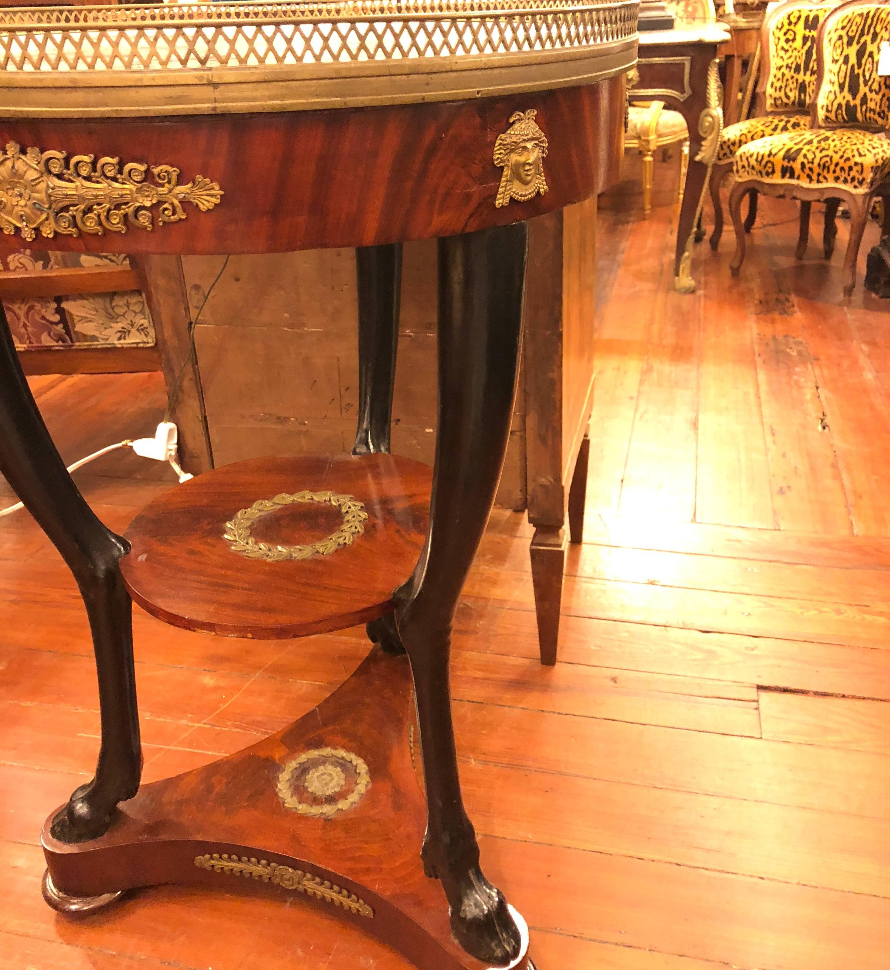 Guéridon de l'Empire français en vente 2