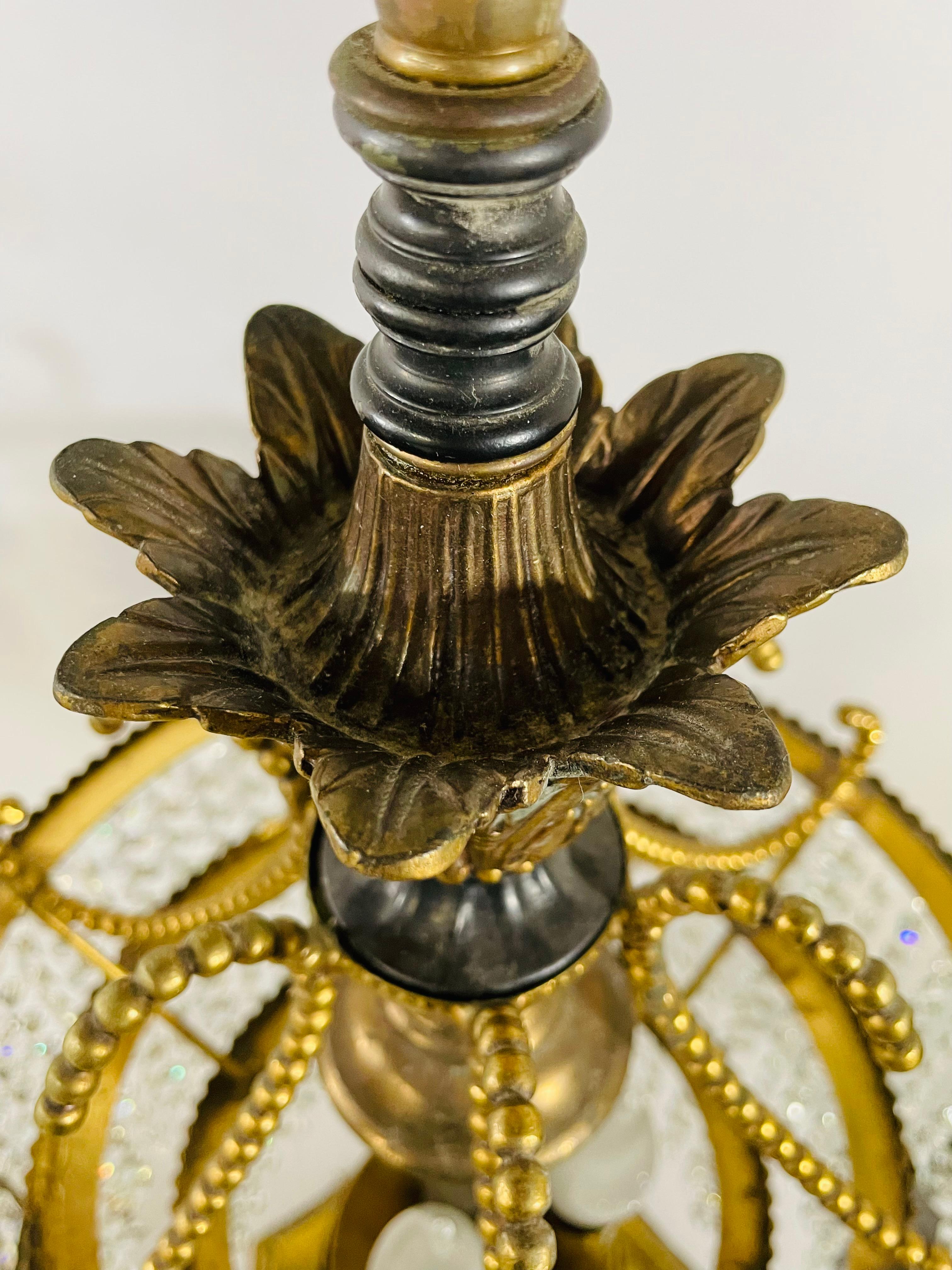 20ième siècle Paire de lampes de bureau françaises Empire Hollywood Regency en bronze et cristal en vente