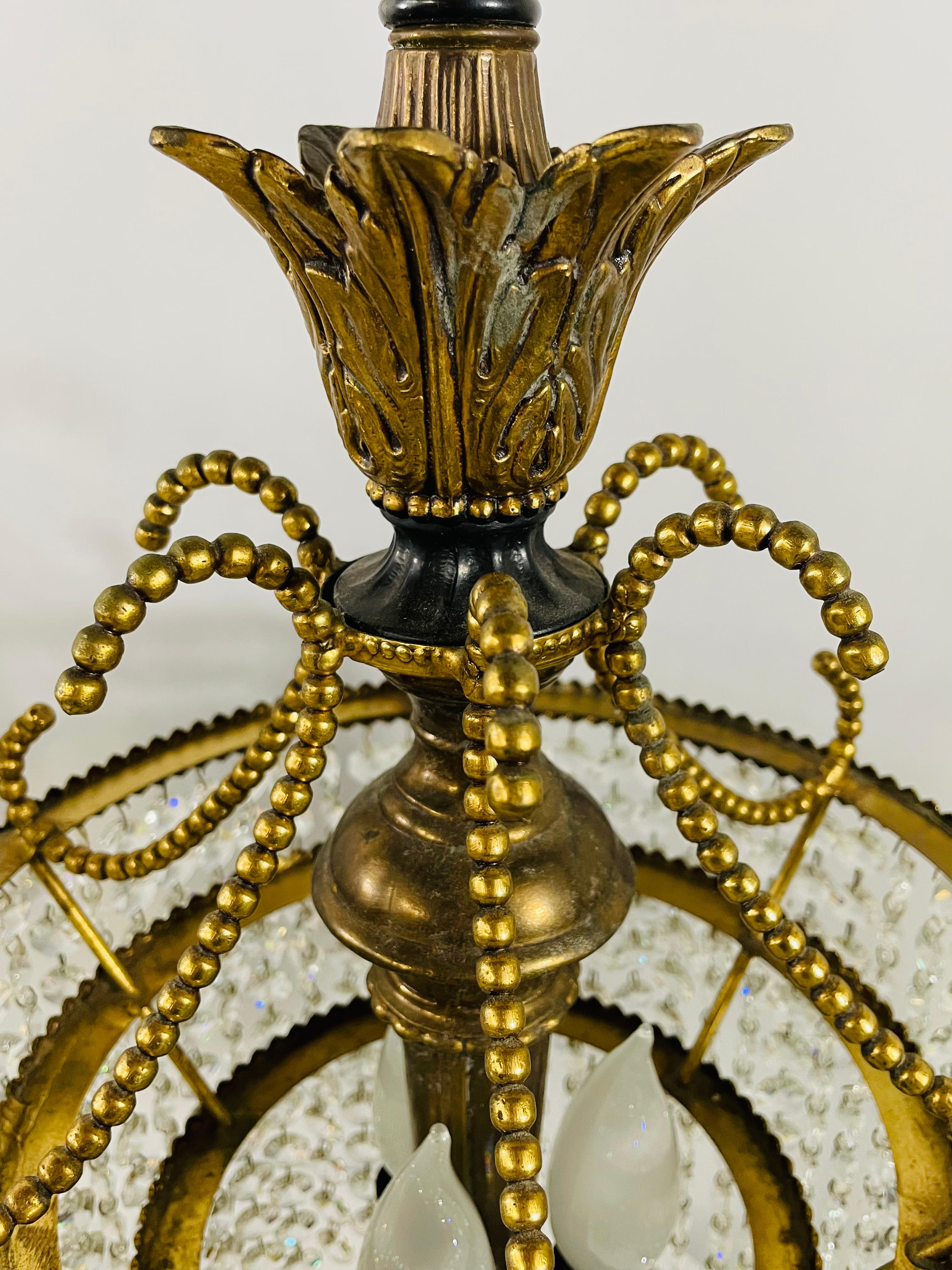 Paar französische Empire-Tischlampen aus Bronze und Kristall im Hollywood-Regency-Stil, Französisches Empire (20. Jahrhundert) im Angebot