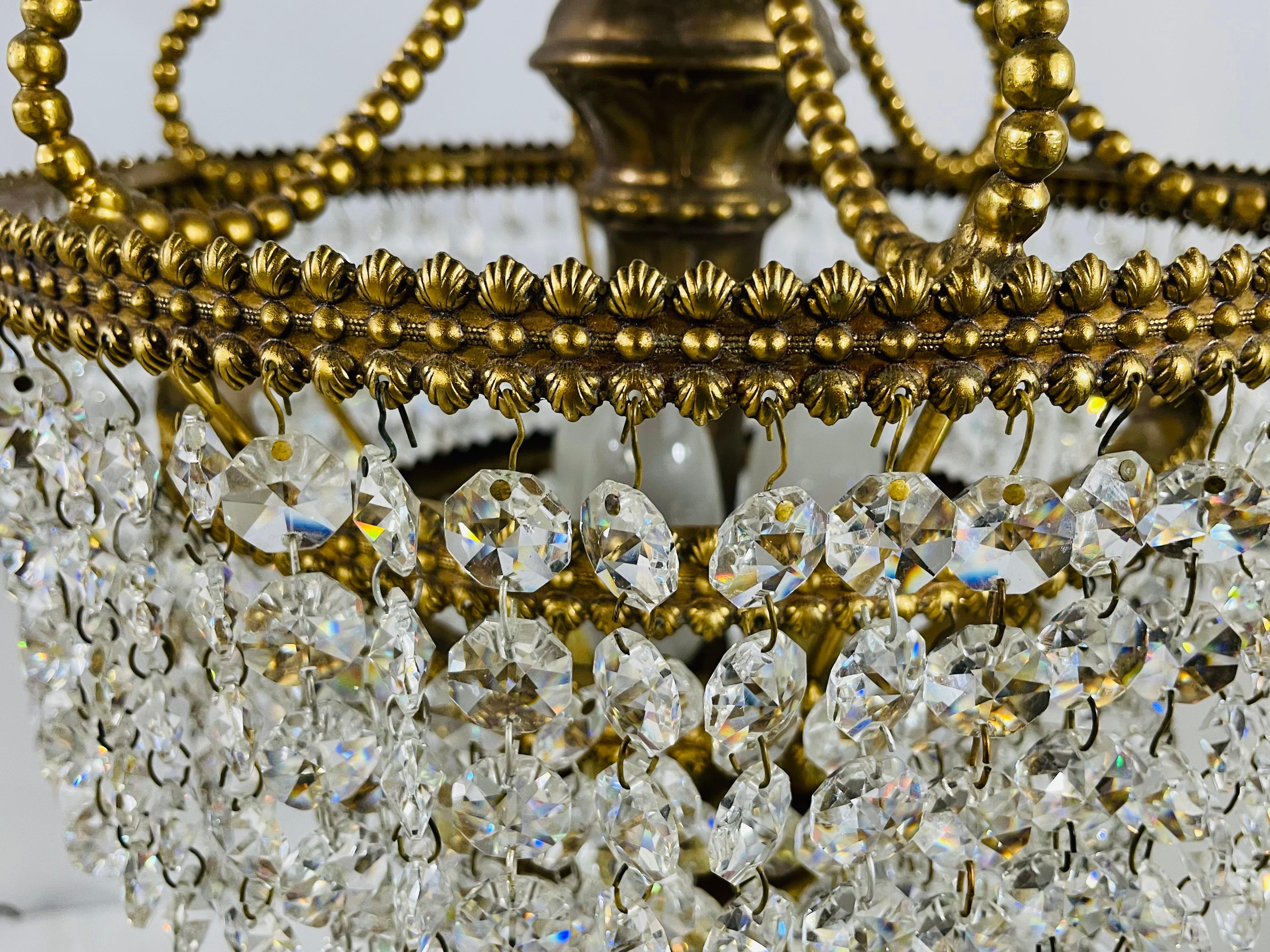 Paar französische Empire-Tischlampen aus Bronze und Kristall im Hollywood-Regency-Stil, Französisches Empire im Angebot 1