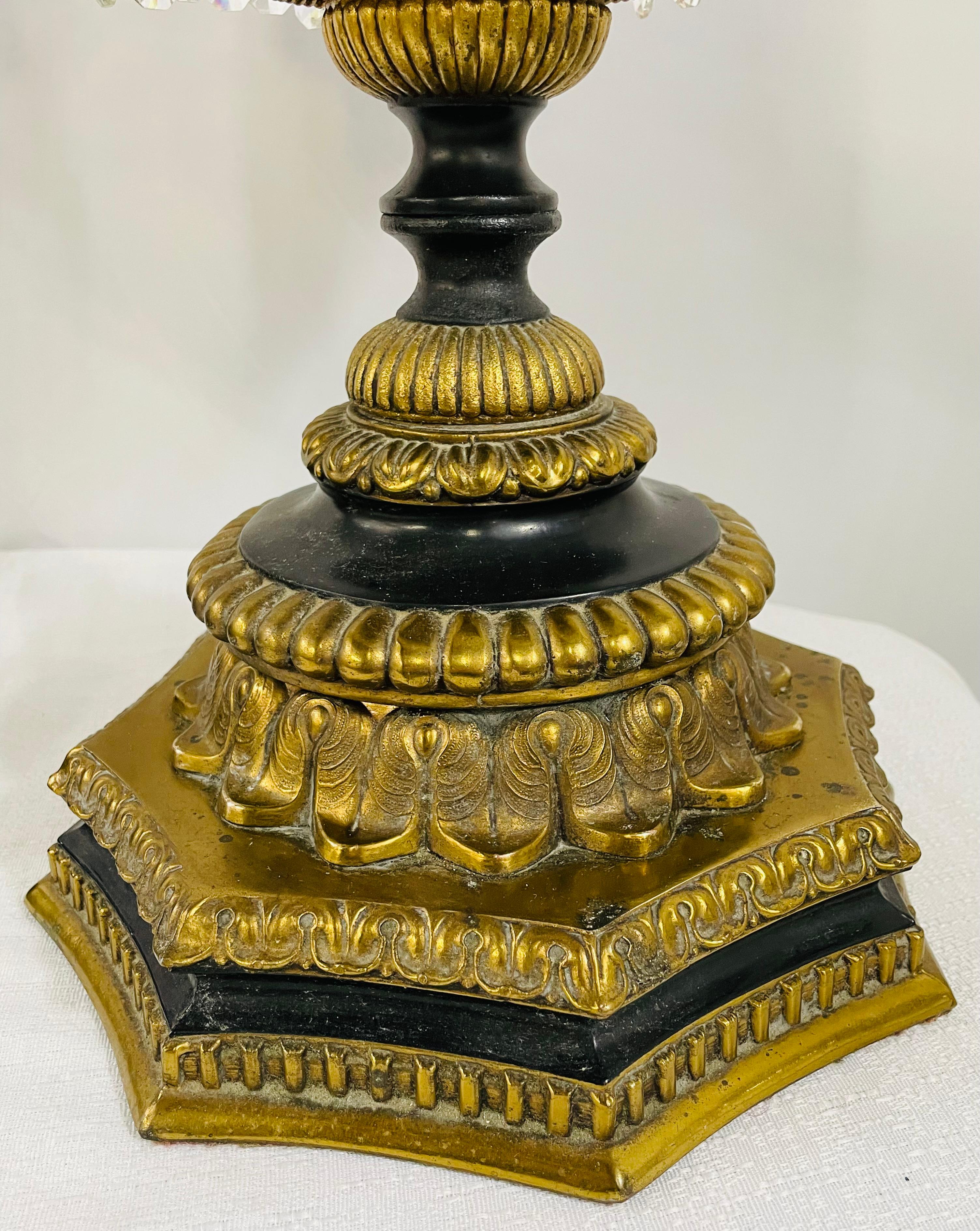 Paar französische Empire-Tischlampen aus Bronze und Kristall im Hollywood-Regency-Stil, Französisches Empire im Angebot 4