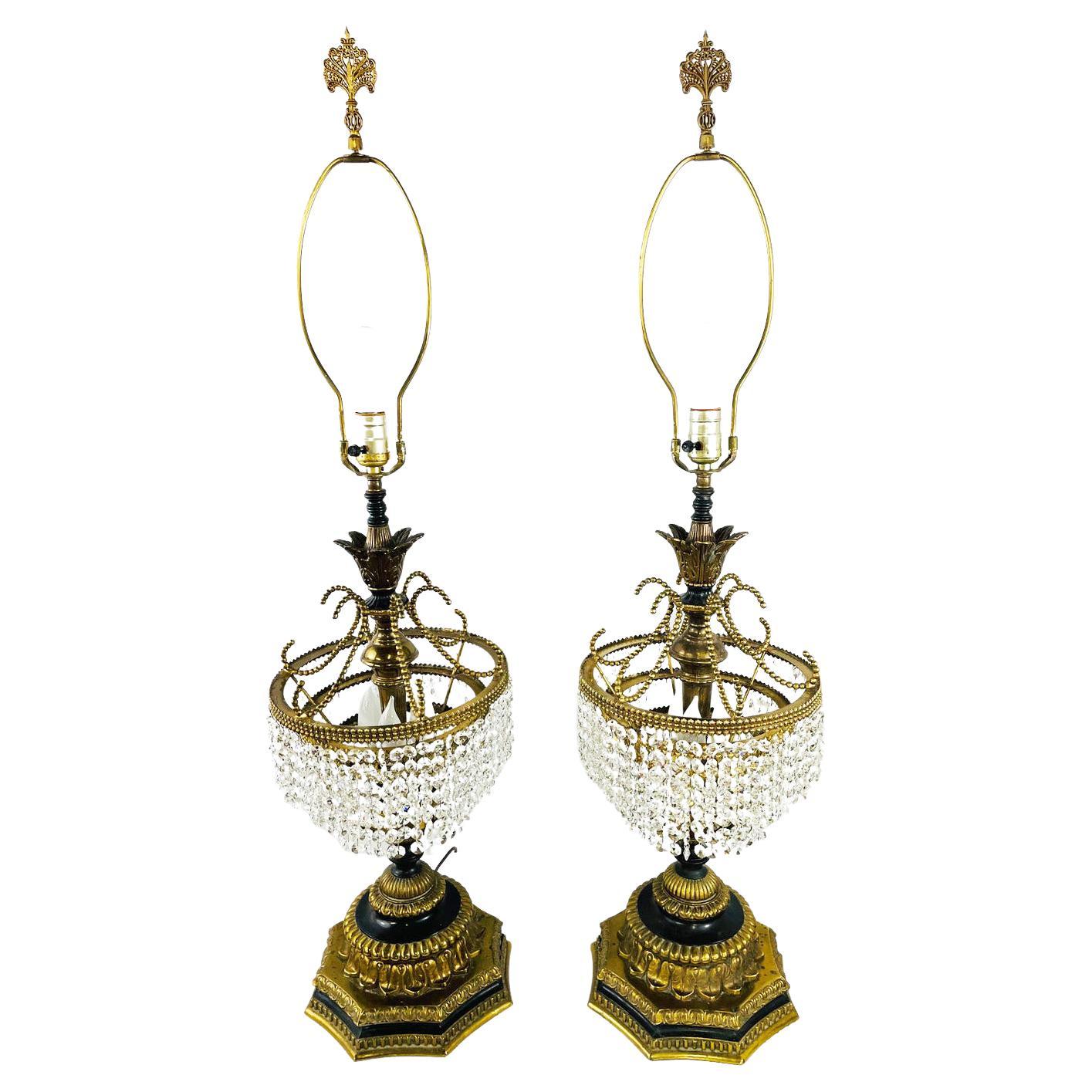 Paire de lampes de bureau françaises Empire Hollywood Regency en bronze et cristal en vente