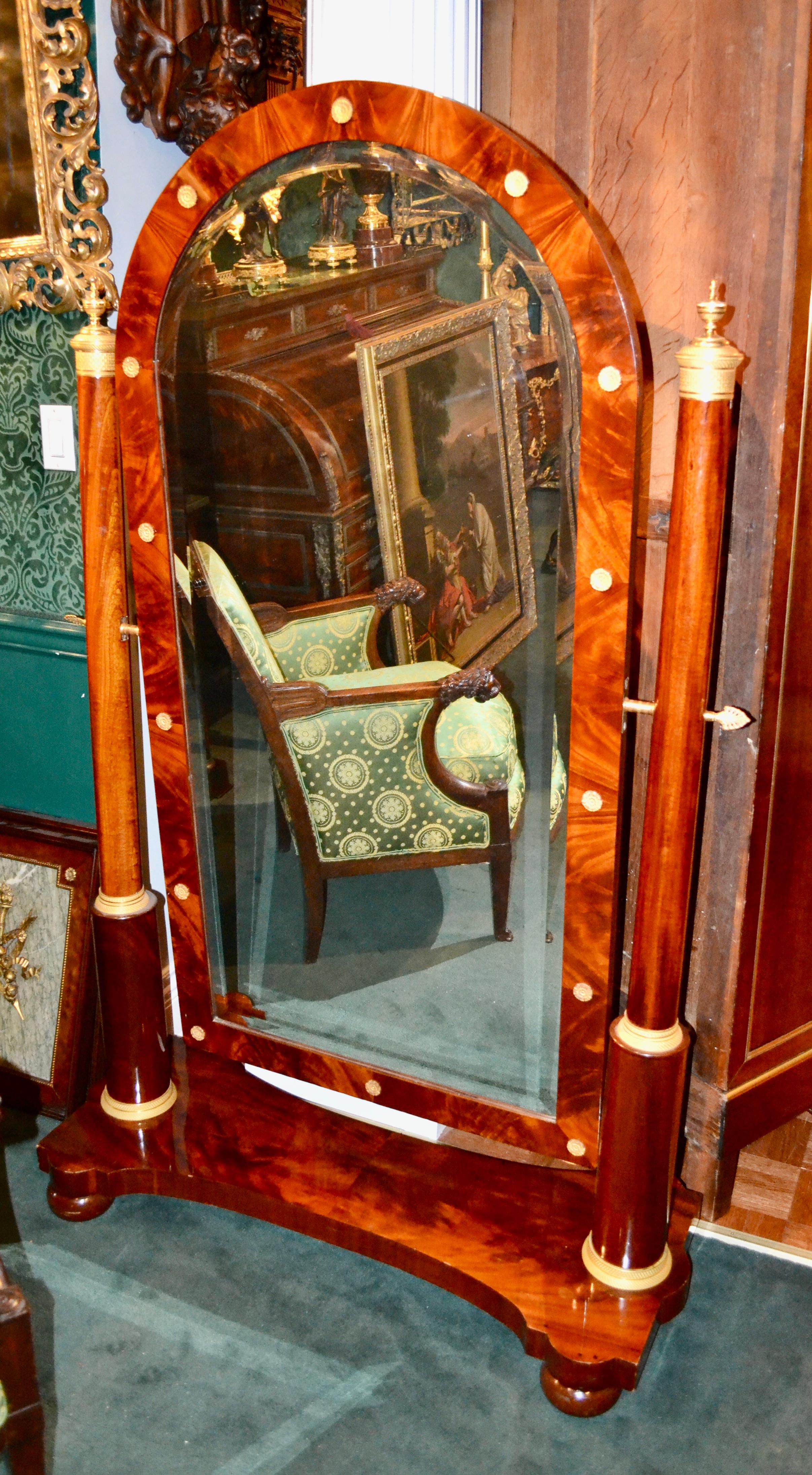 Miroir chévalet Empire français en acajou et bronze doré en vente 1