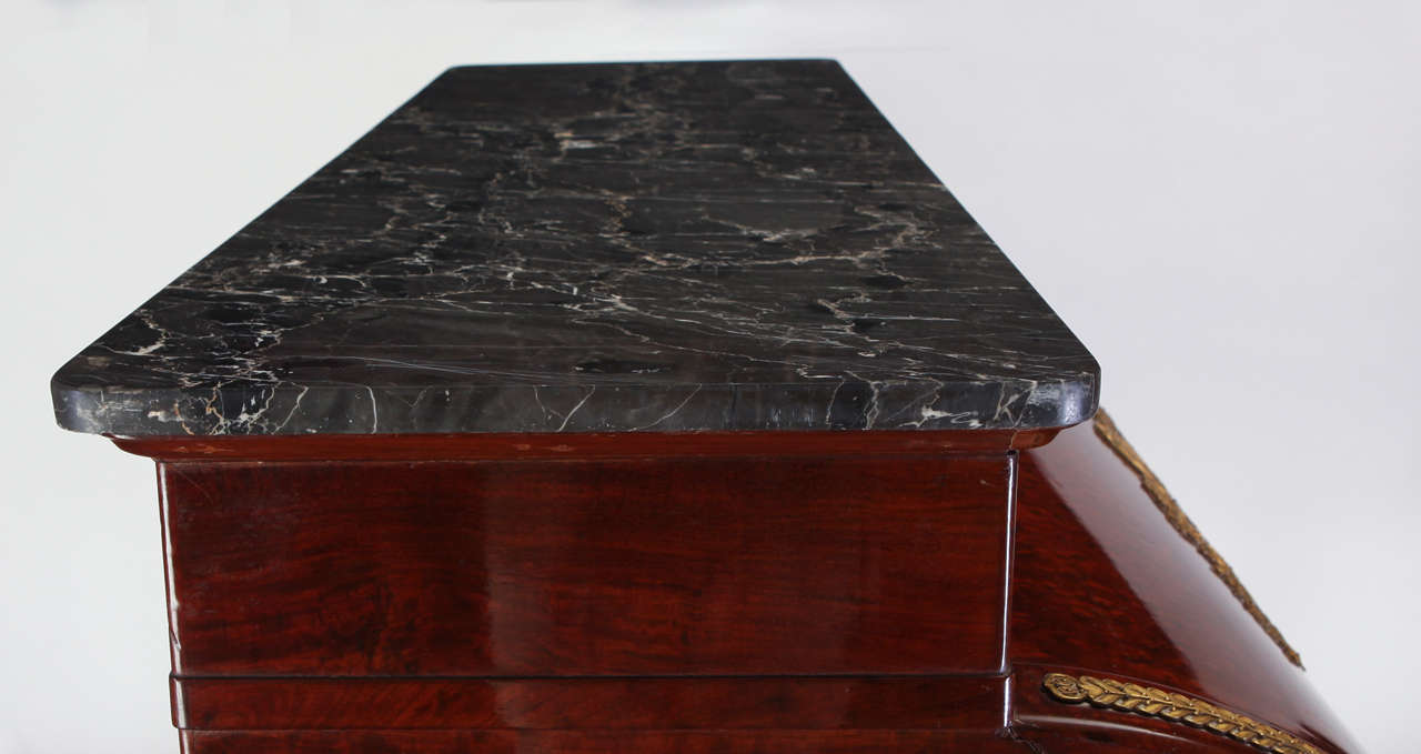 Tavolo da scrittura in mogano Impero francese Bureau à Cylindre, 1810 circa in vendita 3