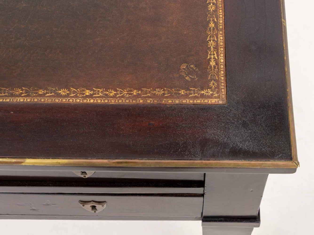 Französisch Empire Mahagoni Bureau Plat, 19. C. im Zustand „Gut“ im Angebot in Astoria, NY