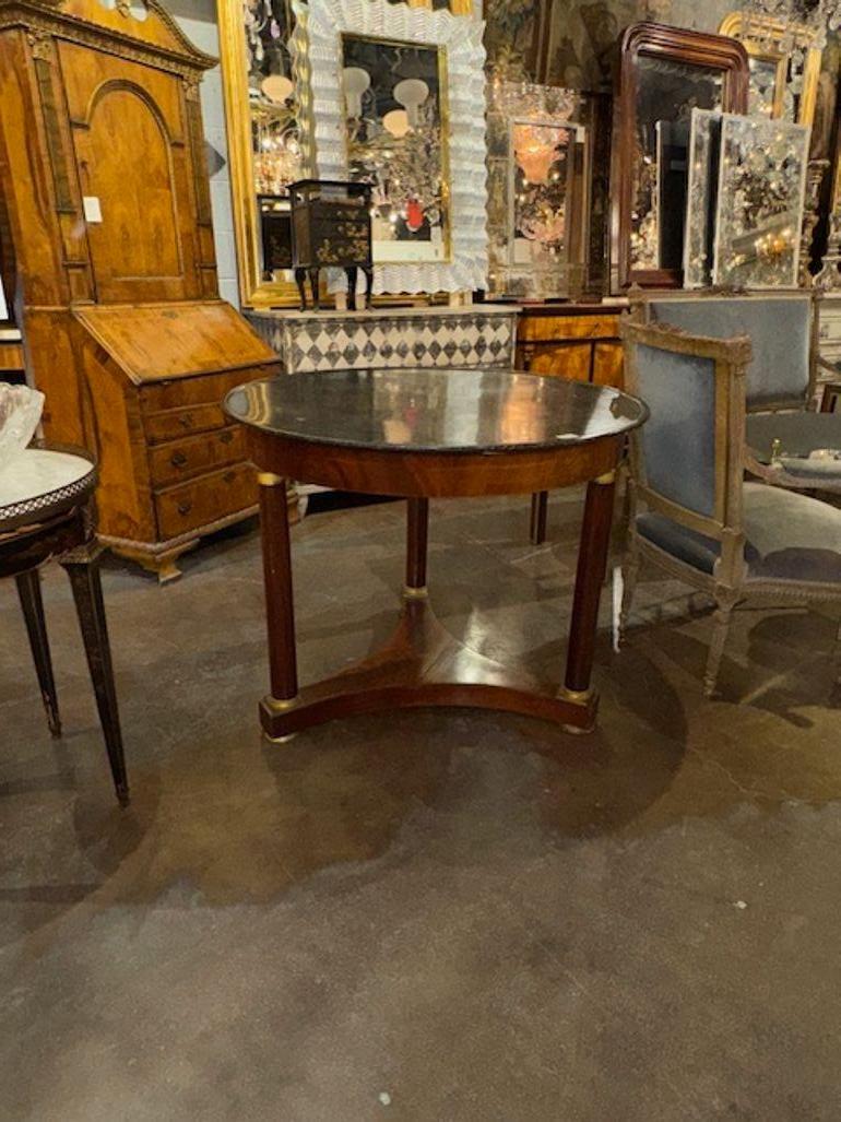 Marbre Table centrale Empire français en acajou en vente