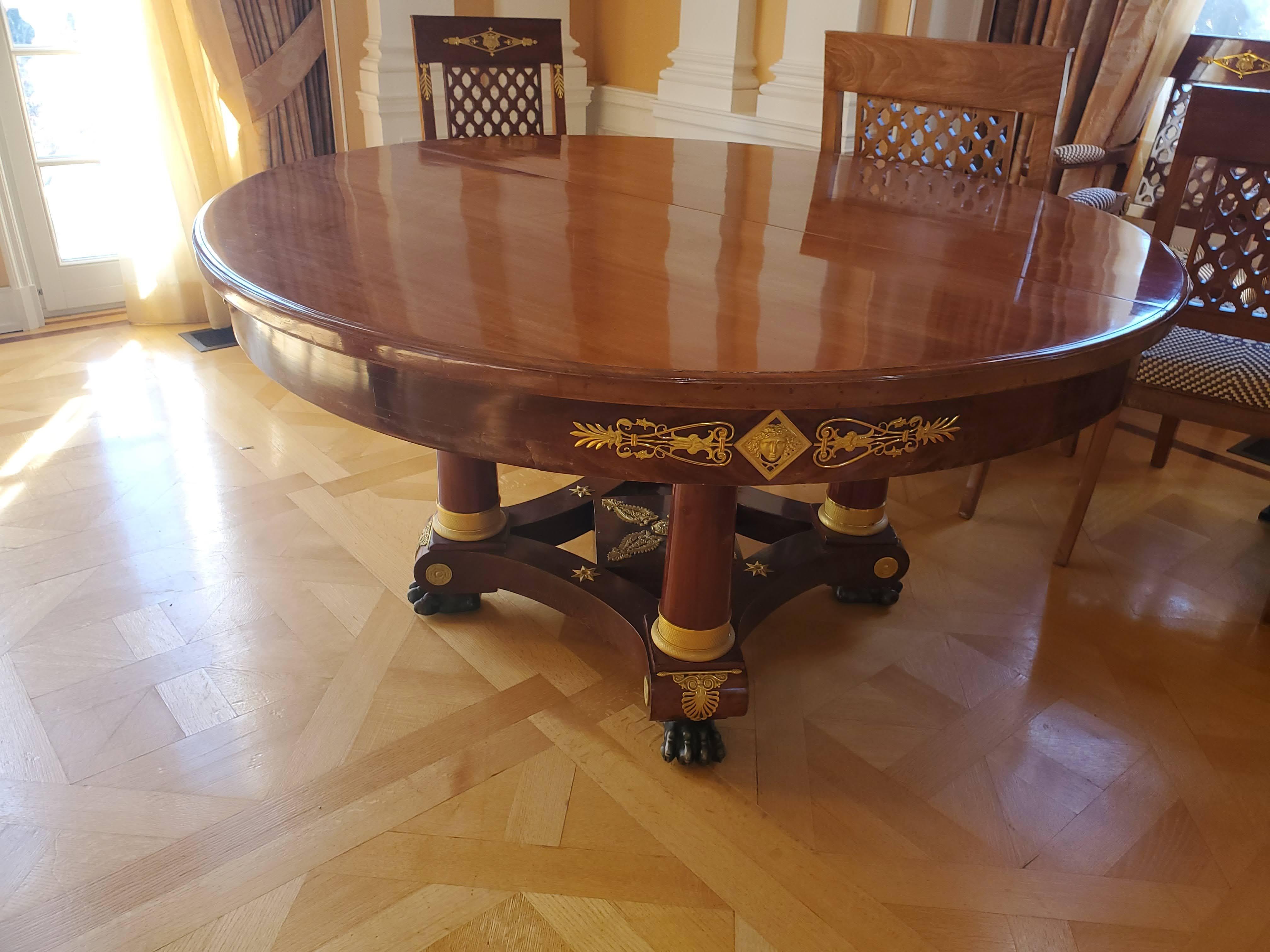 French Empire Mahogany Grand Dining Room Table Set en vente 10