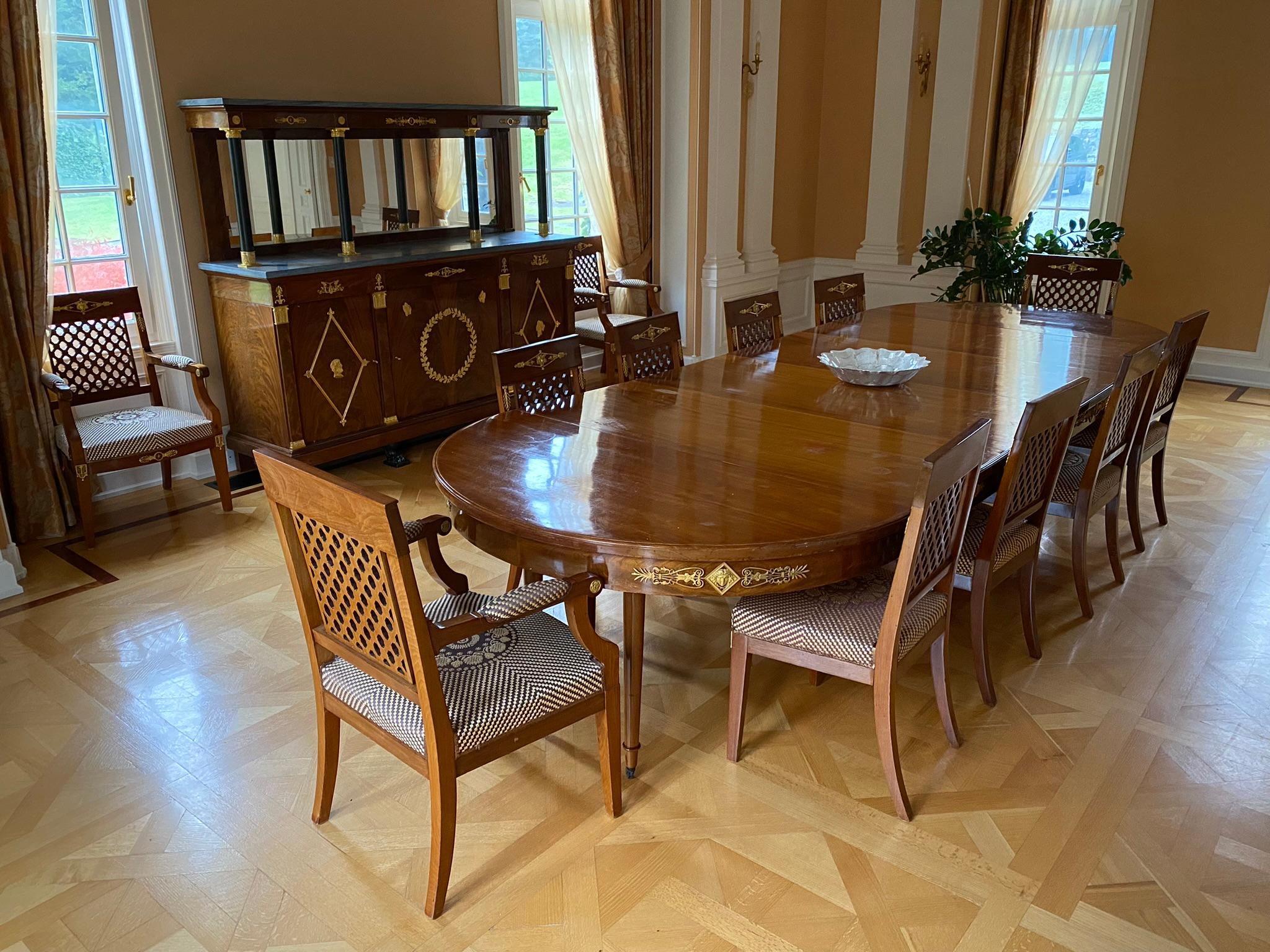 French Empire Mahagoni Grand Dining Room Tisch Set im Angebot 12
