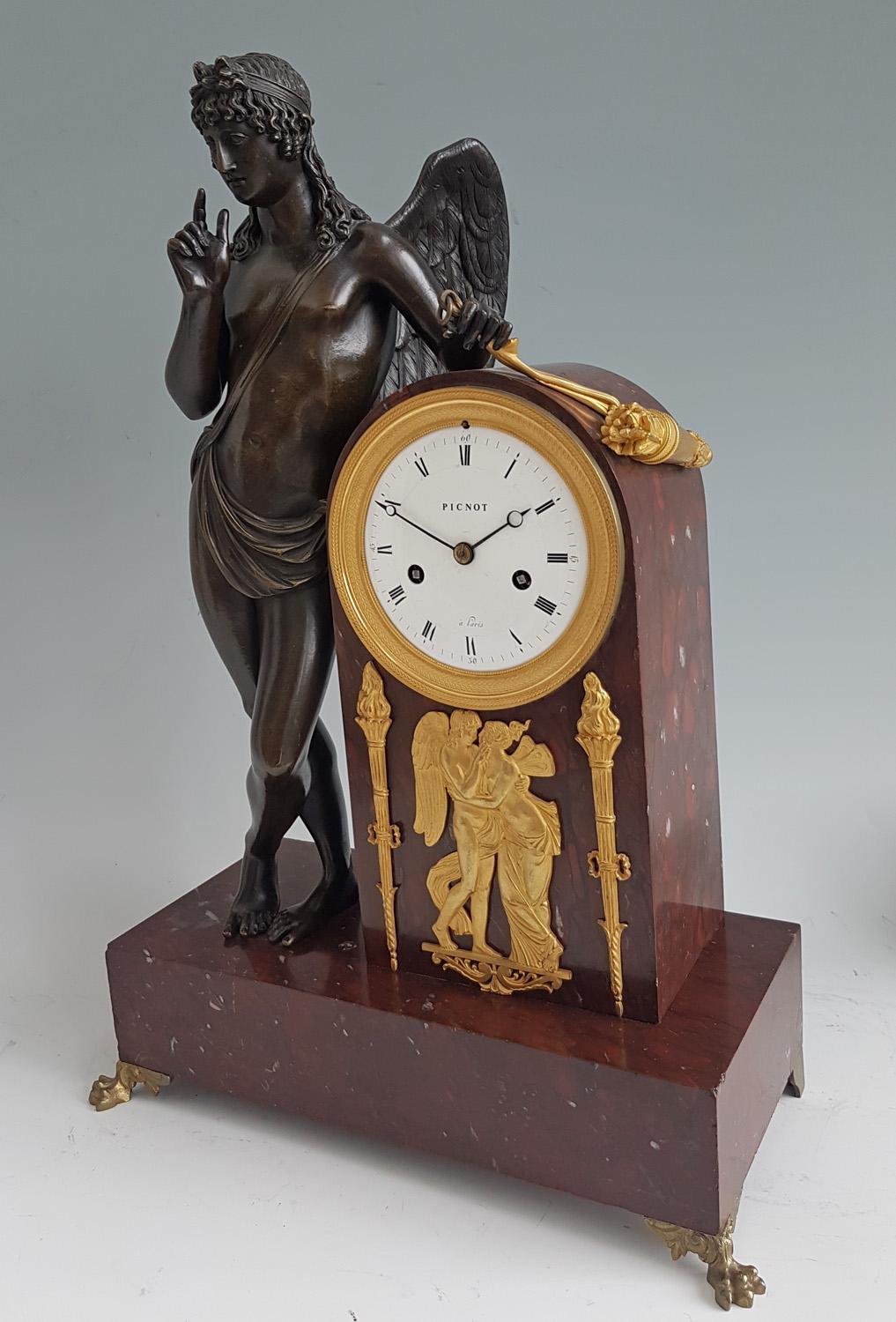 Patiné Pendule de cheminée Empire français en similor, bronze patiné et marbre, signée Picnot en vente