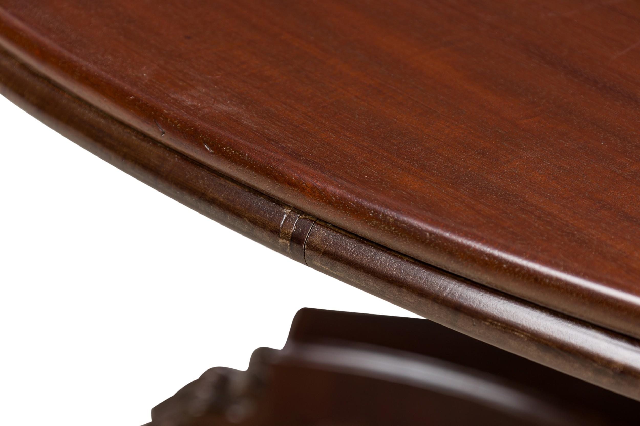 Table circulaire Empire en acajou ébonisé pour salle à manger / centre de table en vente 3