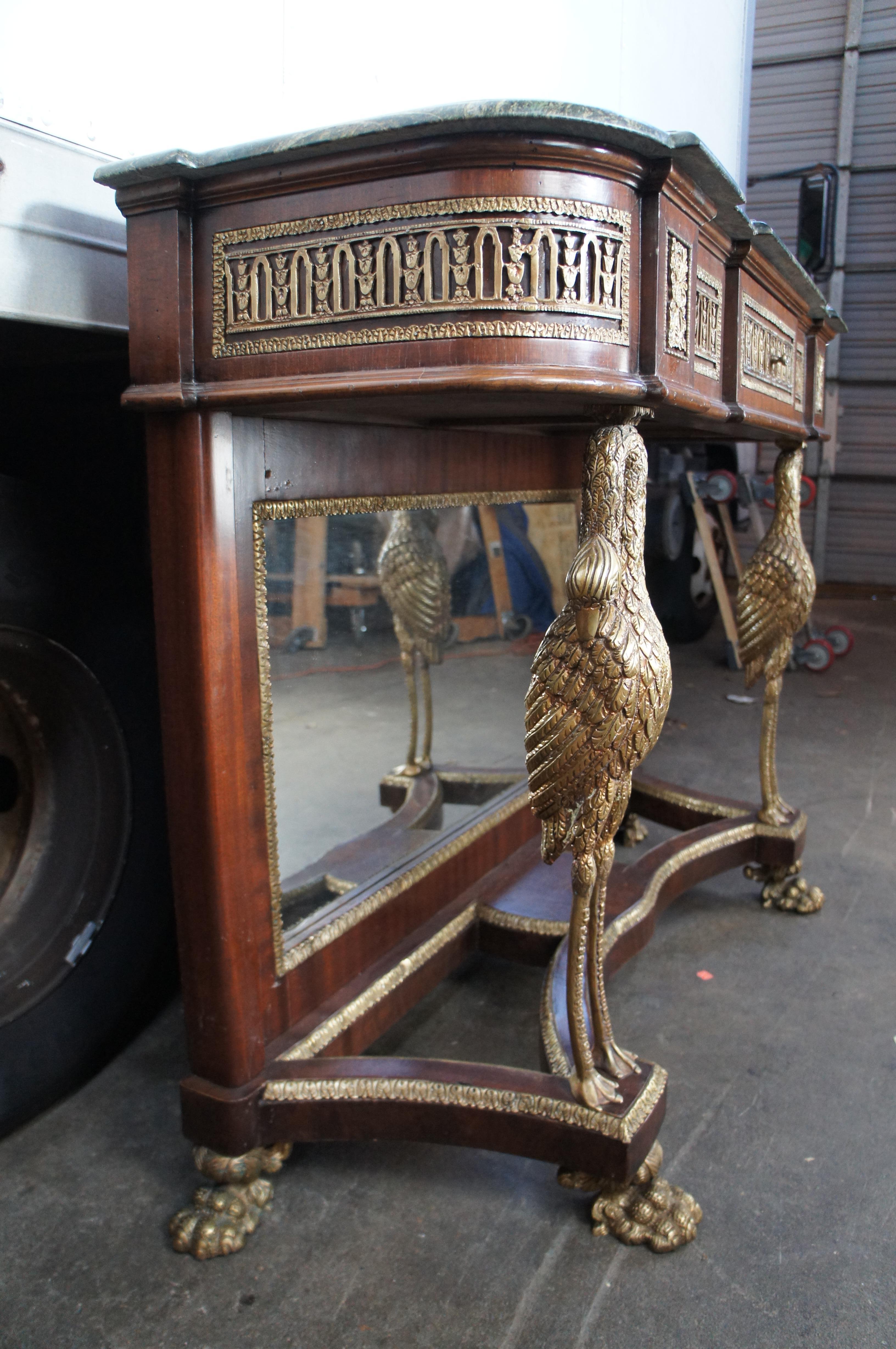 Table console de style Empire français Napoléon III en acajou et bronze à motif figuratif en vente 1