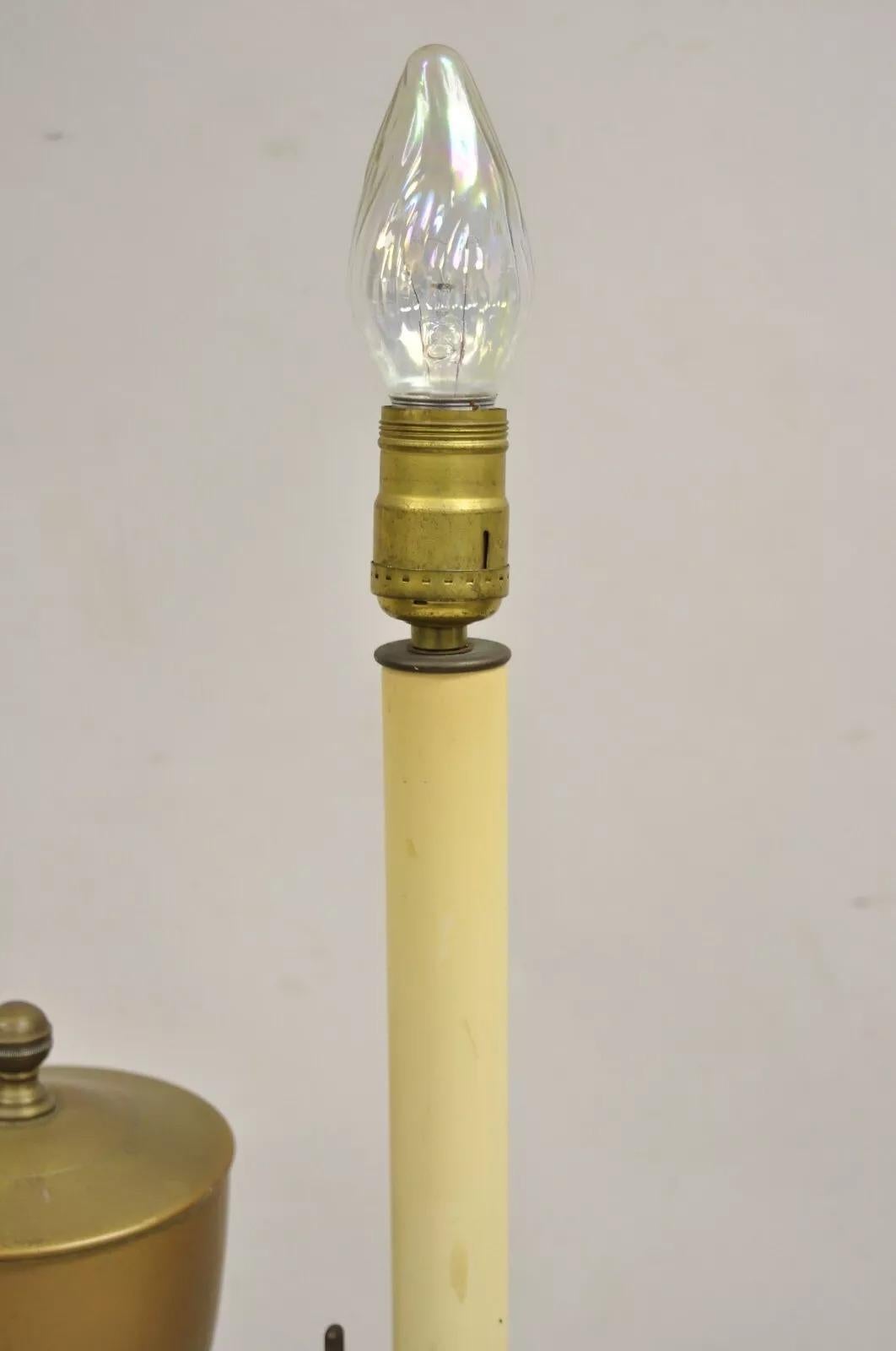 Ottone Lampada da tavolo in stile impero francese neoclassica in ottone a forma di candeliere in vendita