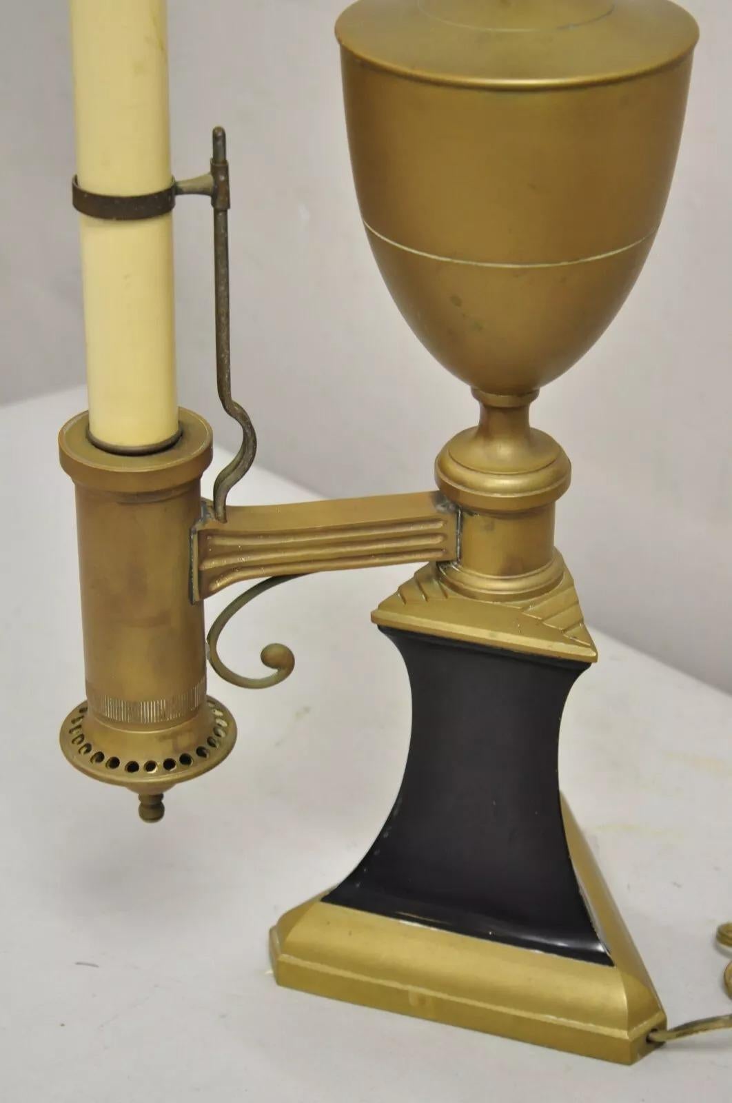Lampada da tavolo in stile impero francese neoclassica in ottone a forma di candeliere in vendita 2