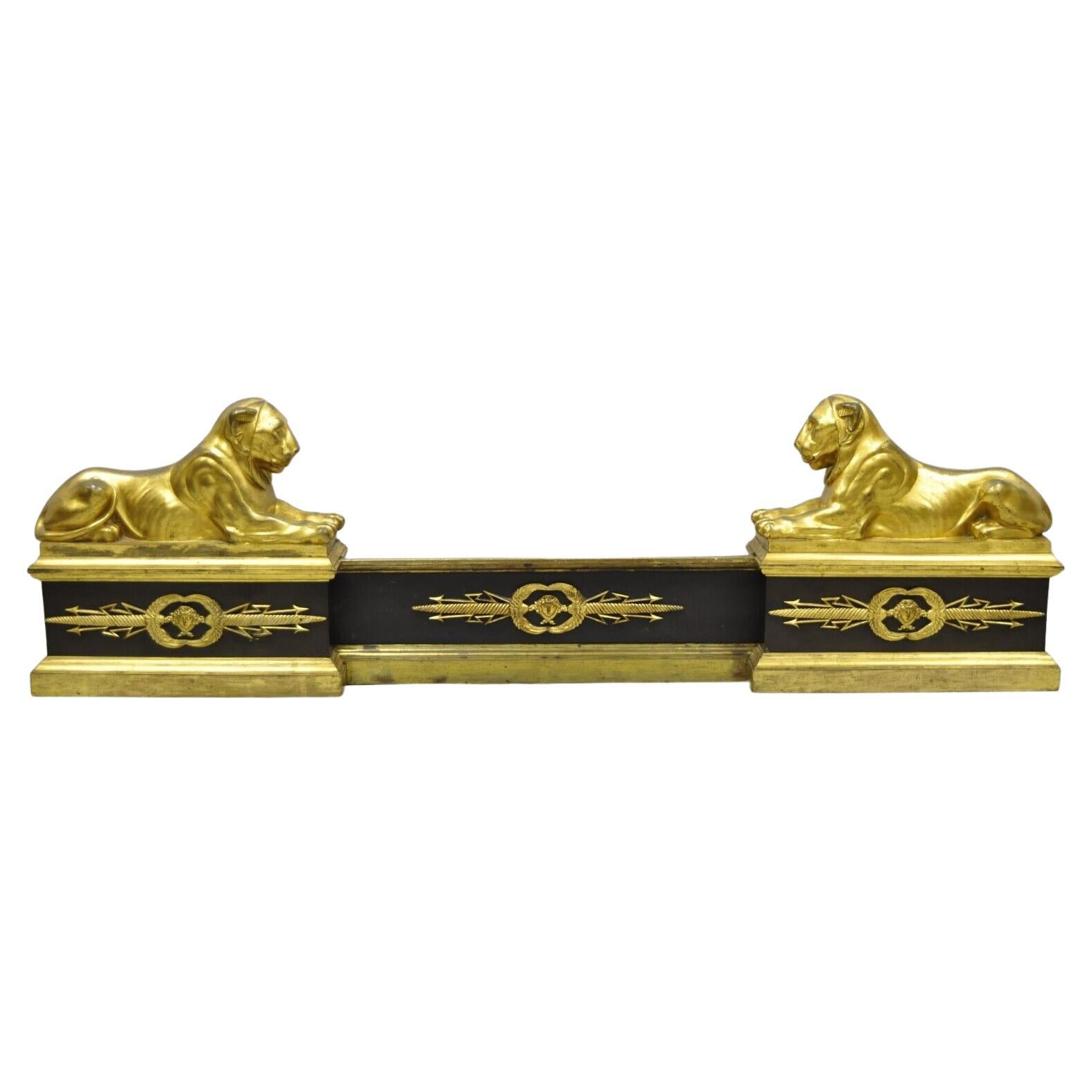 Französisches Empire Neoklassische Bronze Löwen Andirons Chenets mit Fender, 3 St. Set im Angebot