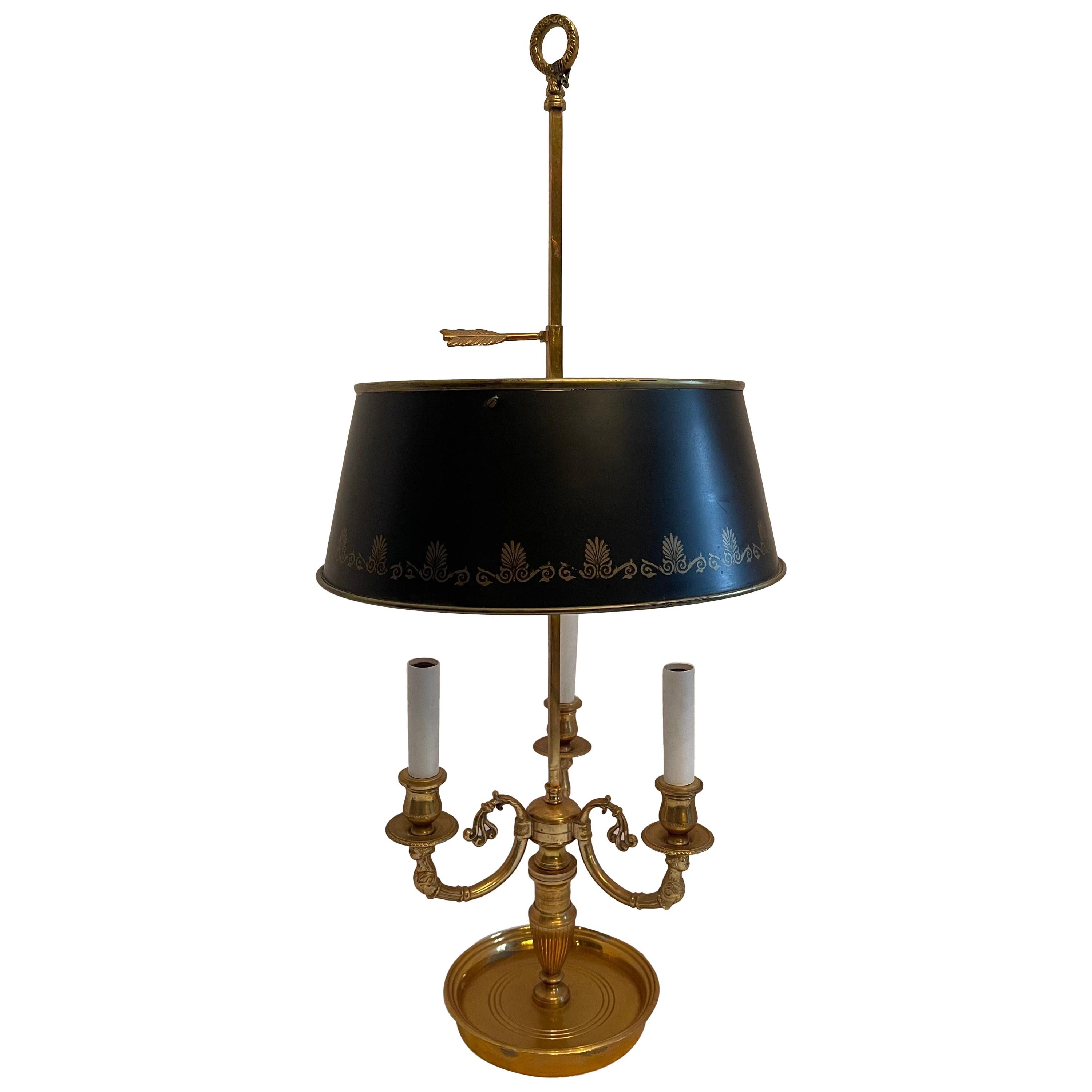 Lampe bouillotte en bronze de style Empire français néoclassique avec trois candélabres et abat-jour en tôle