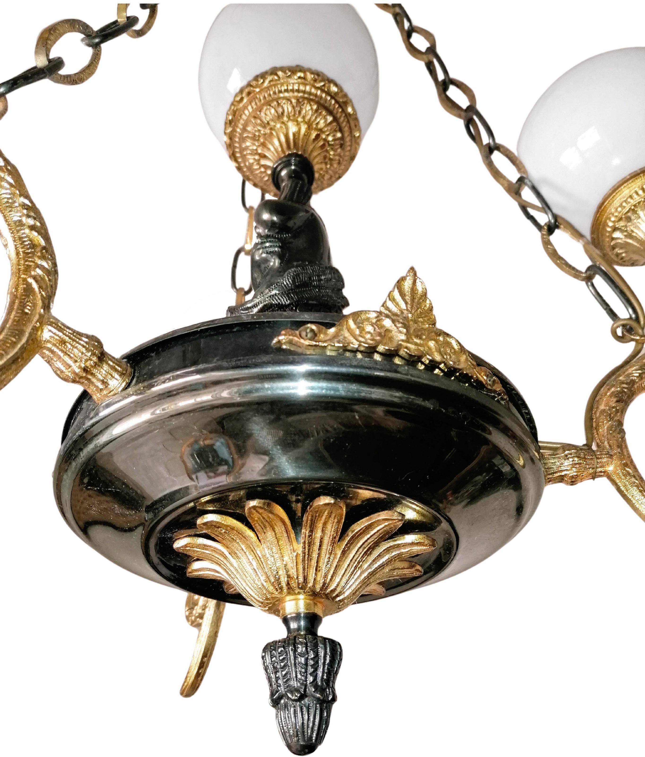 Dorato Lampadario francese impero neoclassico Cherub Putti patinato e dorato in bronzo massiccio in vendita