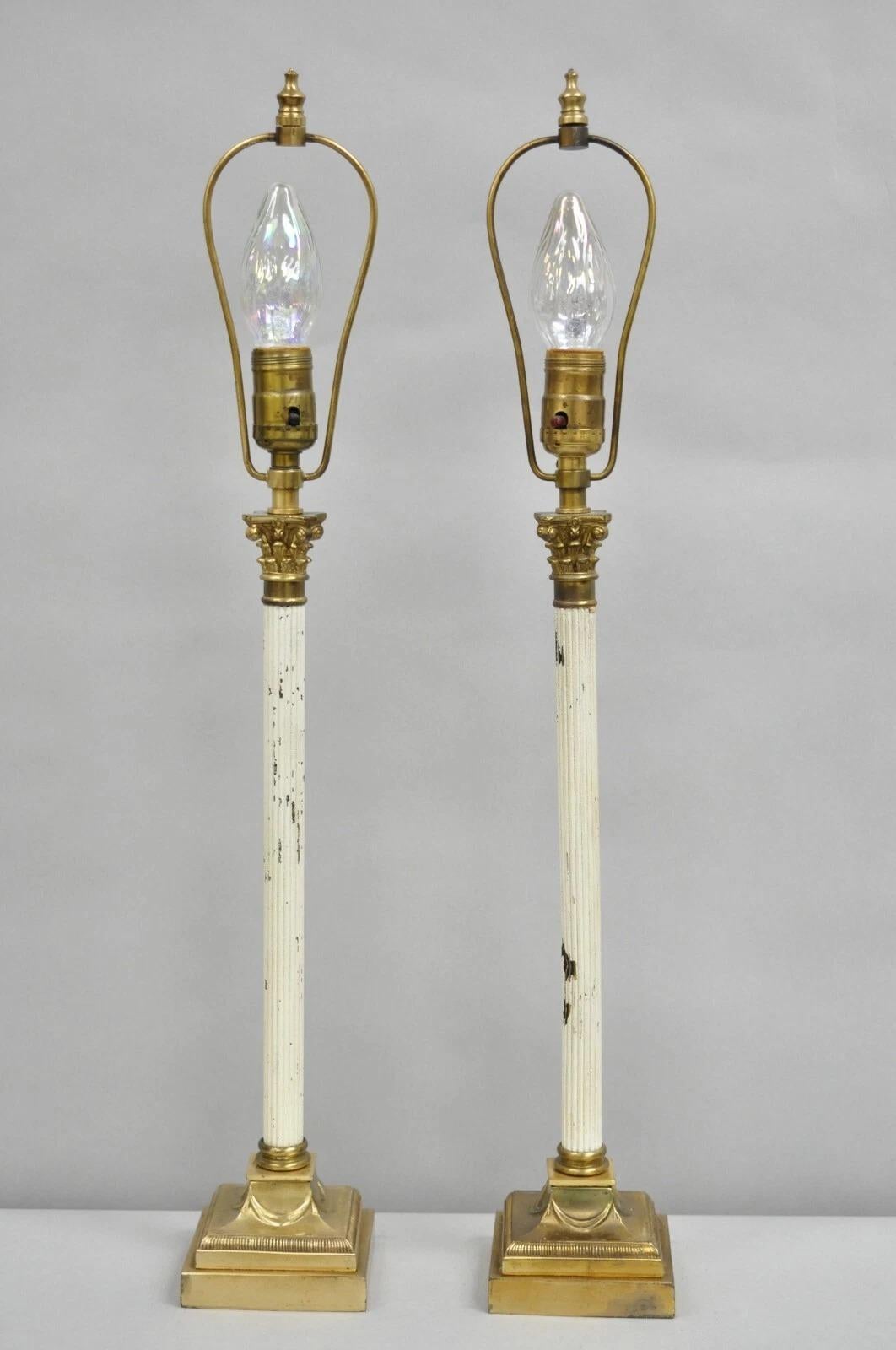 Lampada da tavolo a colonna con candeliere sottile in ottone dell'Impero francese Neoclassico, una coppia in vendita 3