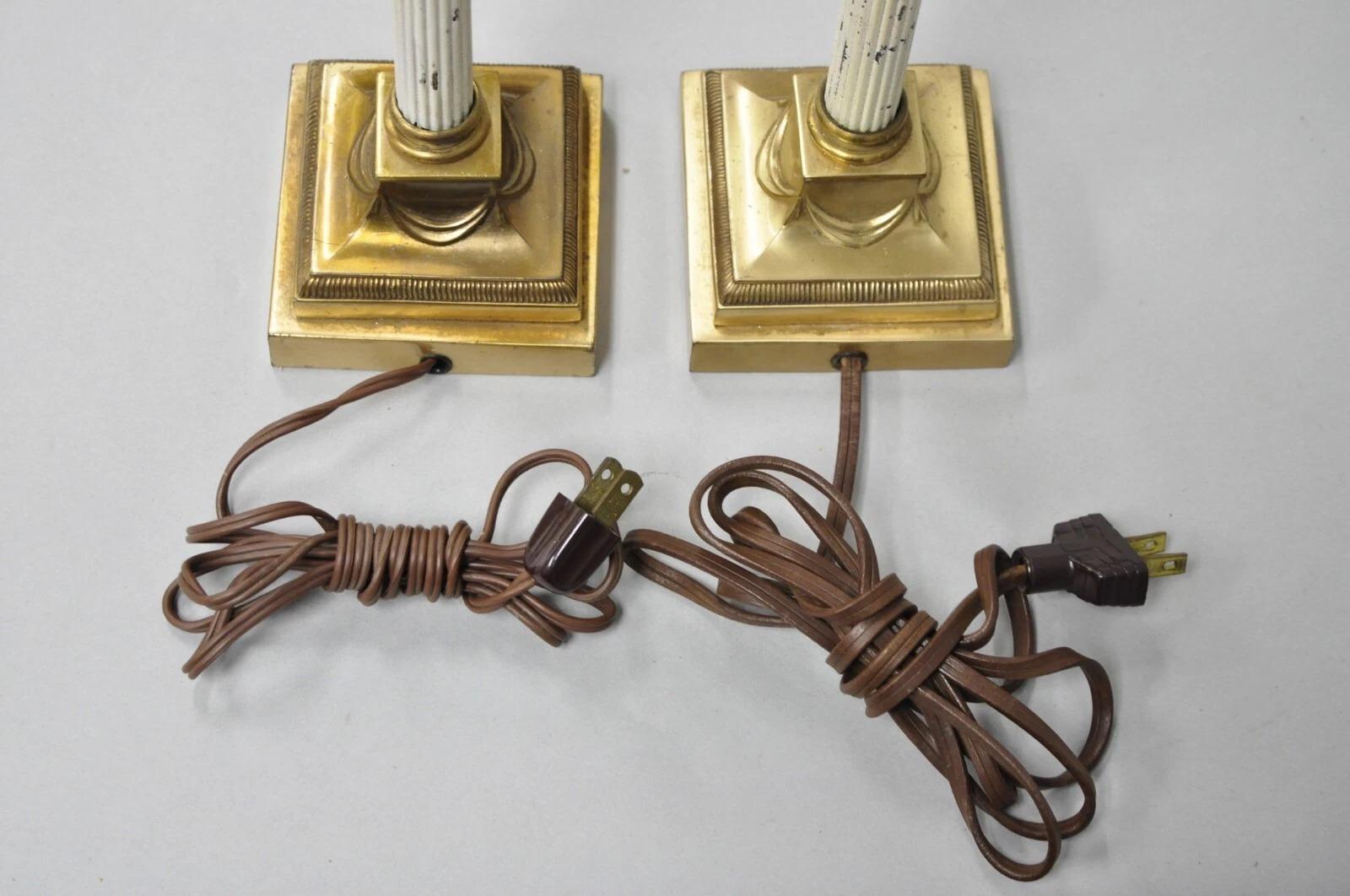 Lampada da tavolo a colonna con candeliere sottile in ottone dell'Impero francese Neoclassico, una coppia in vendita 2
