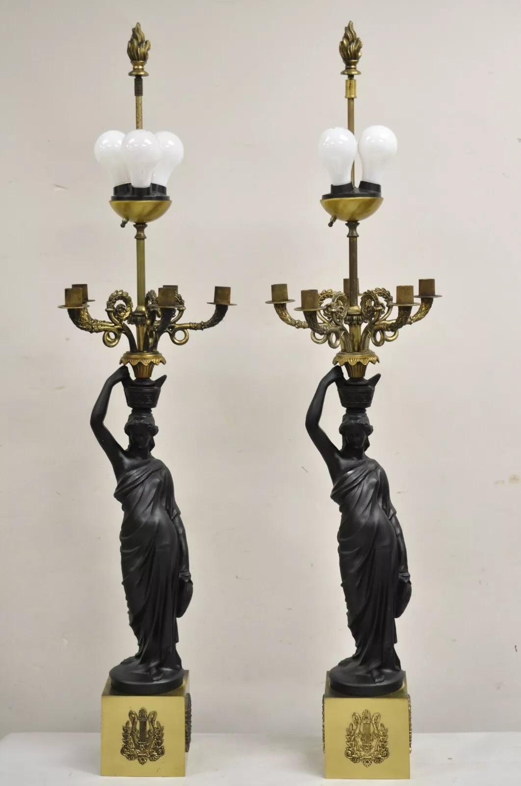 Lampade da tavolo a candelabro con figure di fanciulle in stile neoclassico impero francese - una coppia in vendita 5