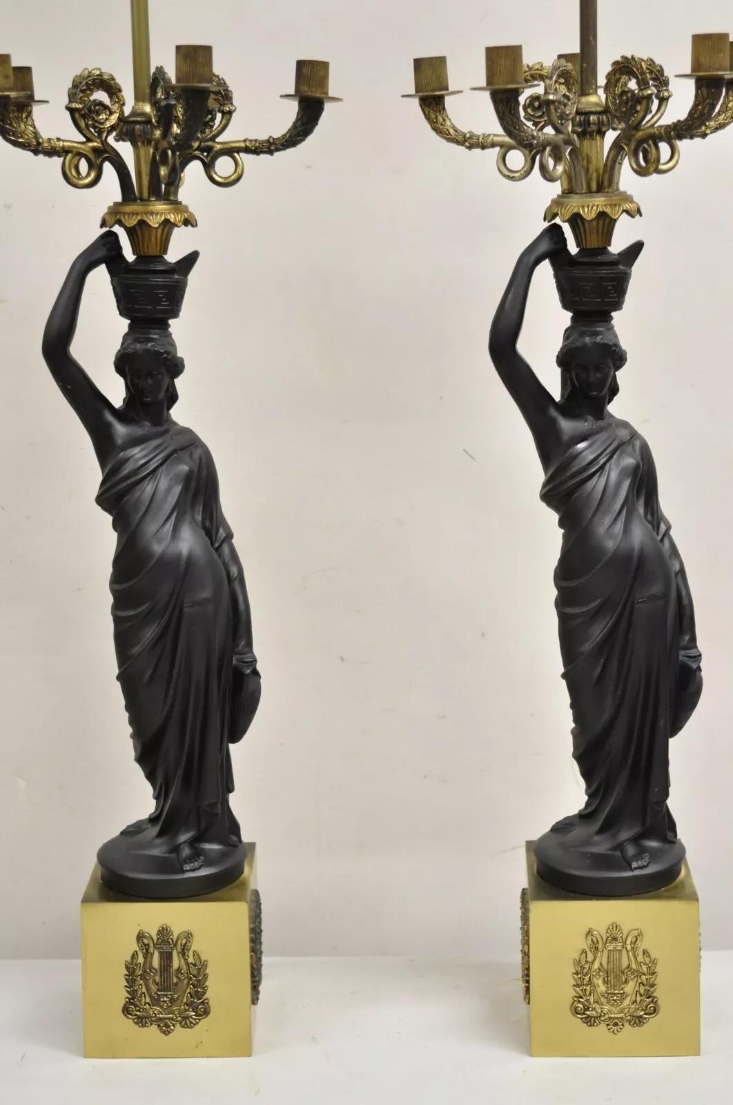 Sconosciuto Lampade da tavolo a candelabro con figure di fanciulle in stile neoclassico impero francese - una coppia in vendita