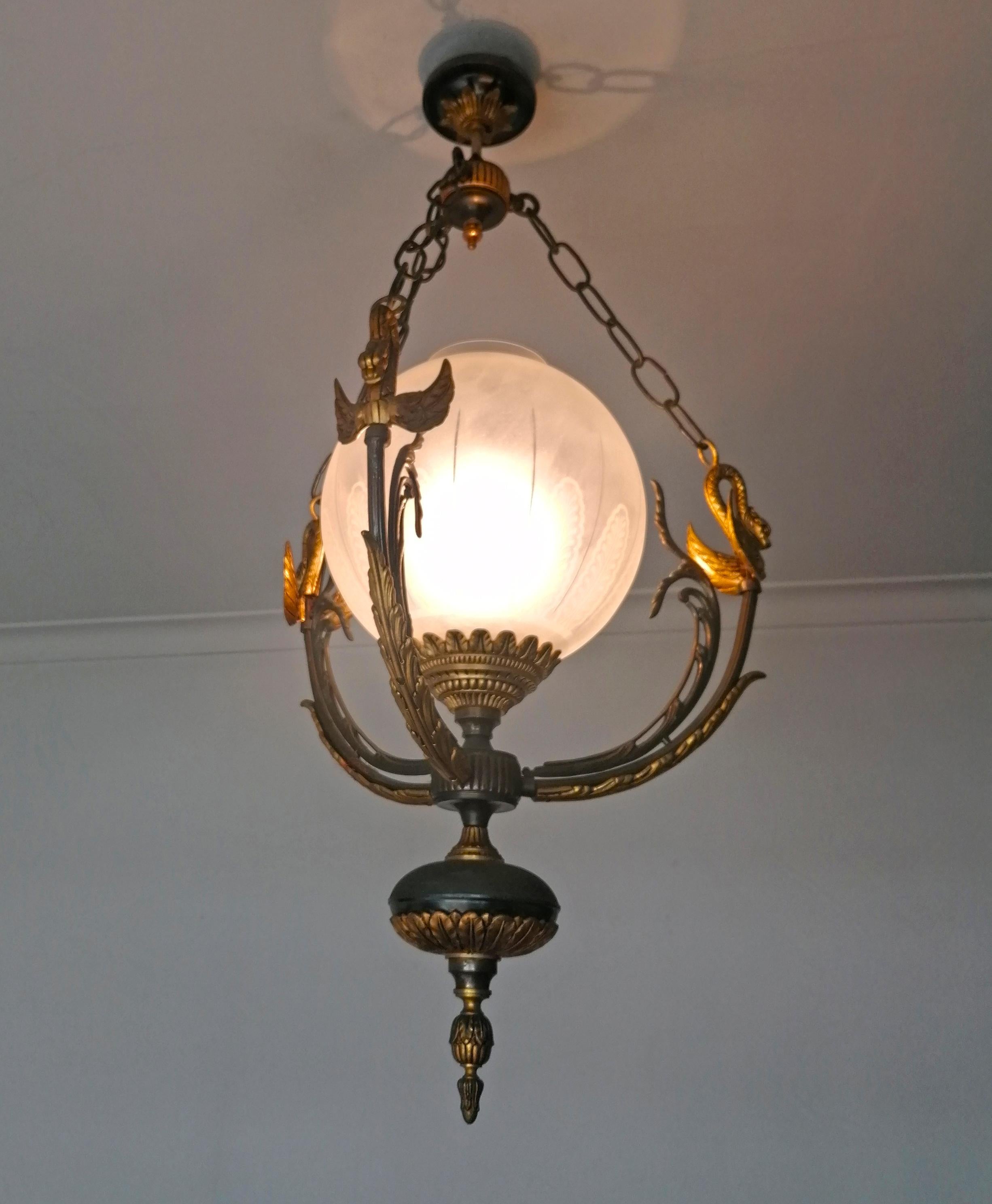 French Empire Neoclassical Swan Chandelier in Patinated & Gilded Solid Bronze For Sale 4