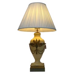 Lámpara de mesa de porcelana dorada montada en metal, de estilo Imperio francés o Neoclásico