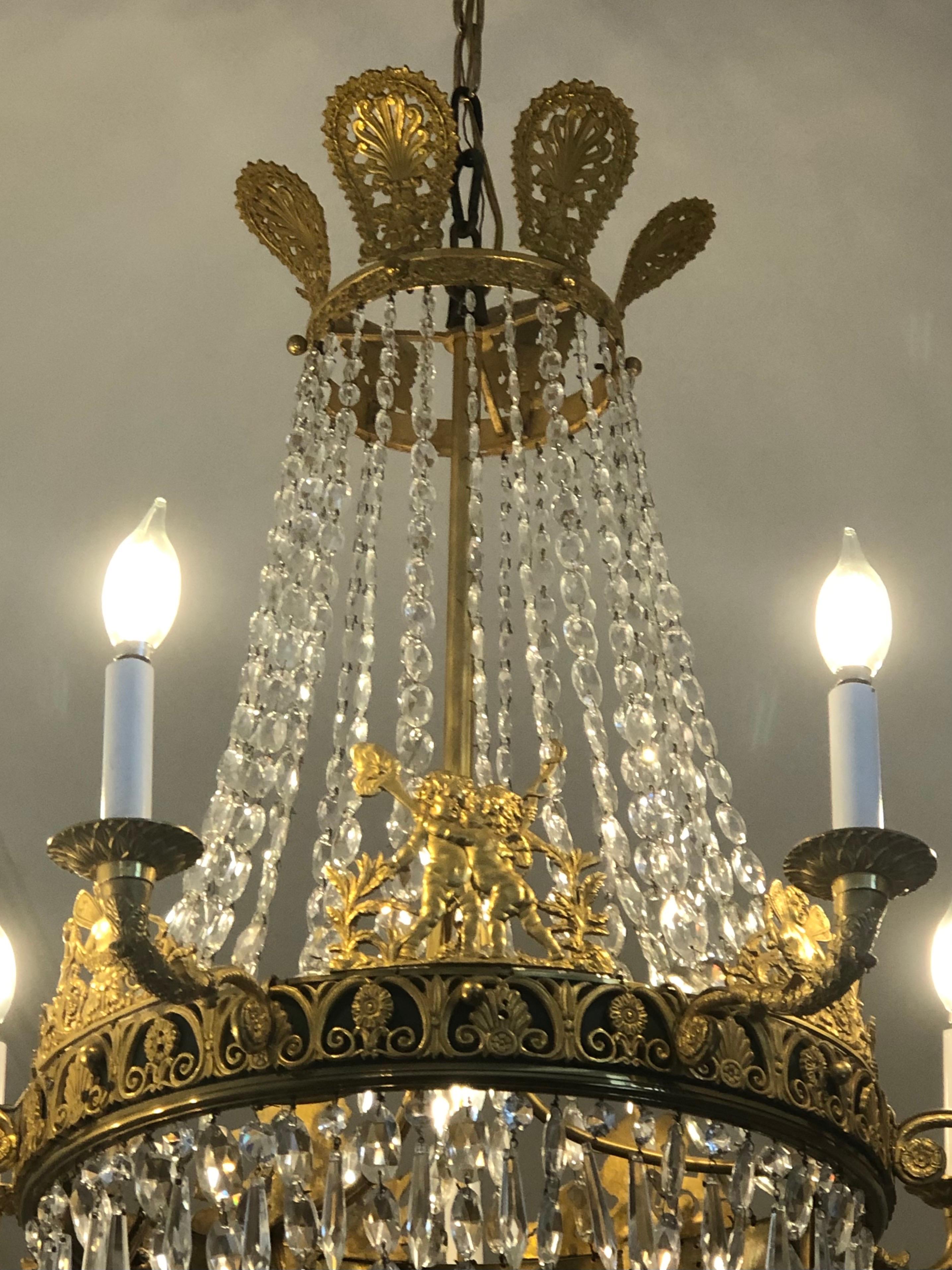 Französischer Empire-Kronleuchter aus Goldbronze und Kristall mit sieben Armen, 19. Jahrhundert im Angebot 4