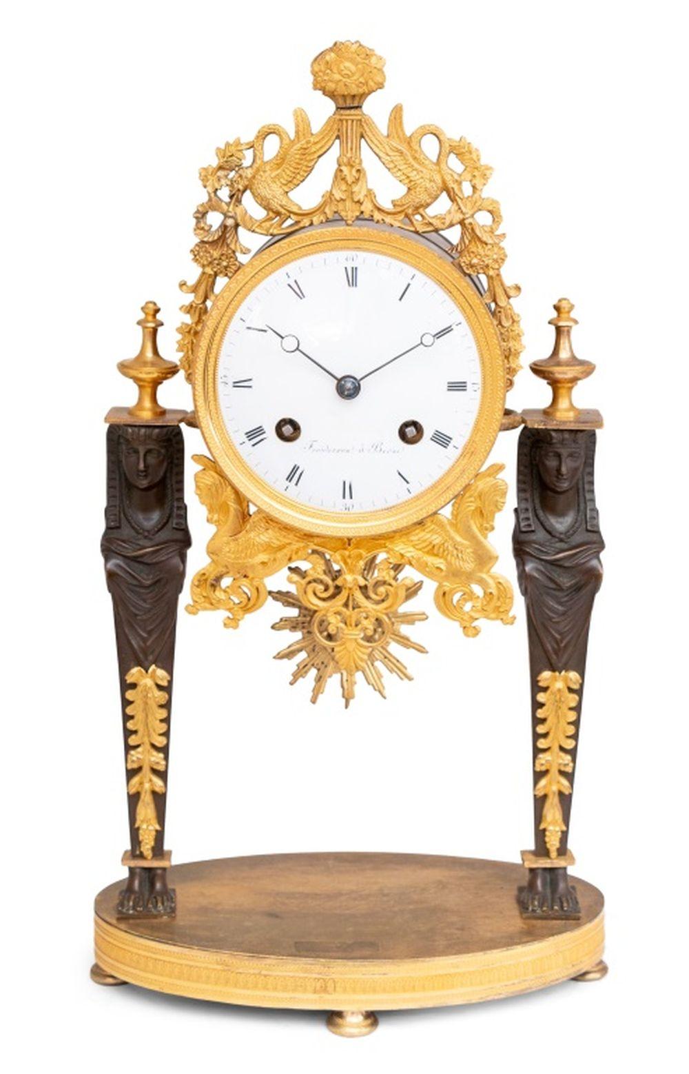 Französisch Reich Ormolu und patiniert Bronze ägyptischen Uhr, um 1820, die kreisförmige weiße Emaille-Zifferblatt mit Schlag auf Glocken Bewegung, signiert 