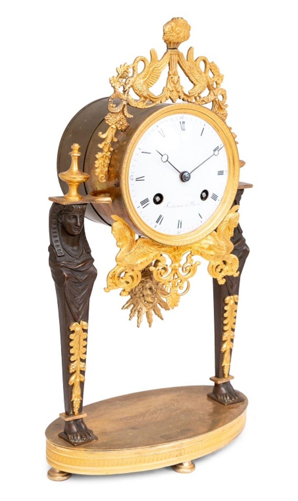 Französische Empireuhr aus Ormolu und patinierter Bronze (Napoleon III.) im Angebot
