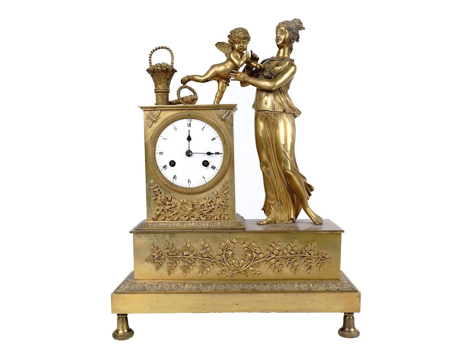 Horloge de cheminée Empire en bronze doré en vente 2