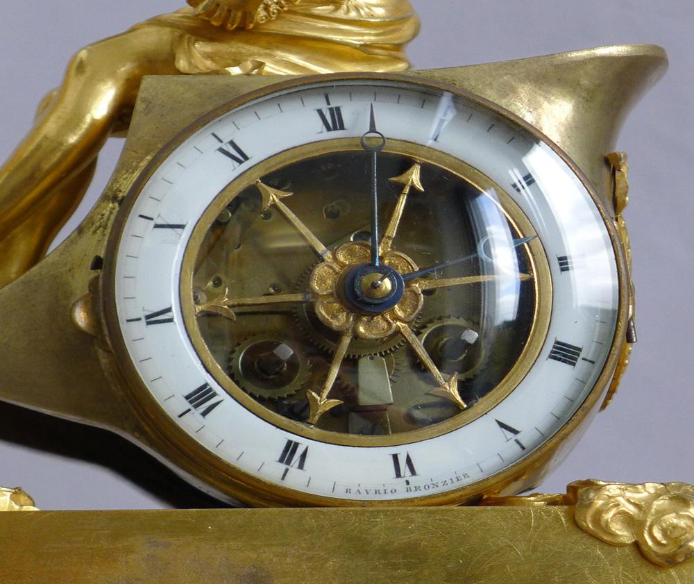 Horloge de Chariot Empire française en bronze doré signée Ravrio Bon état - En vente à London, GB