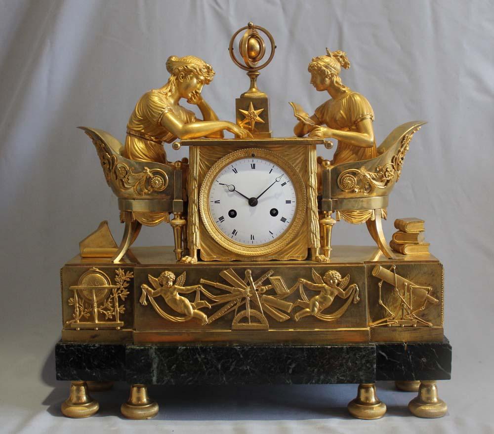 Français Horloge de l'Empire français en bronze doré et marbre de « Lesson de l'astronomie » de Jean Reiche en vente