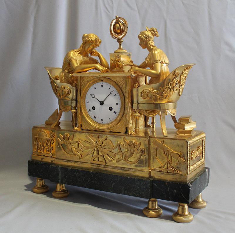 Début du XIXe siècle Horloge de l'Empire français en bronze doré et marbre de « Lesson de l'astronomie » de Jean Reiche en vente