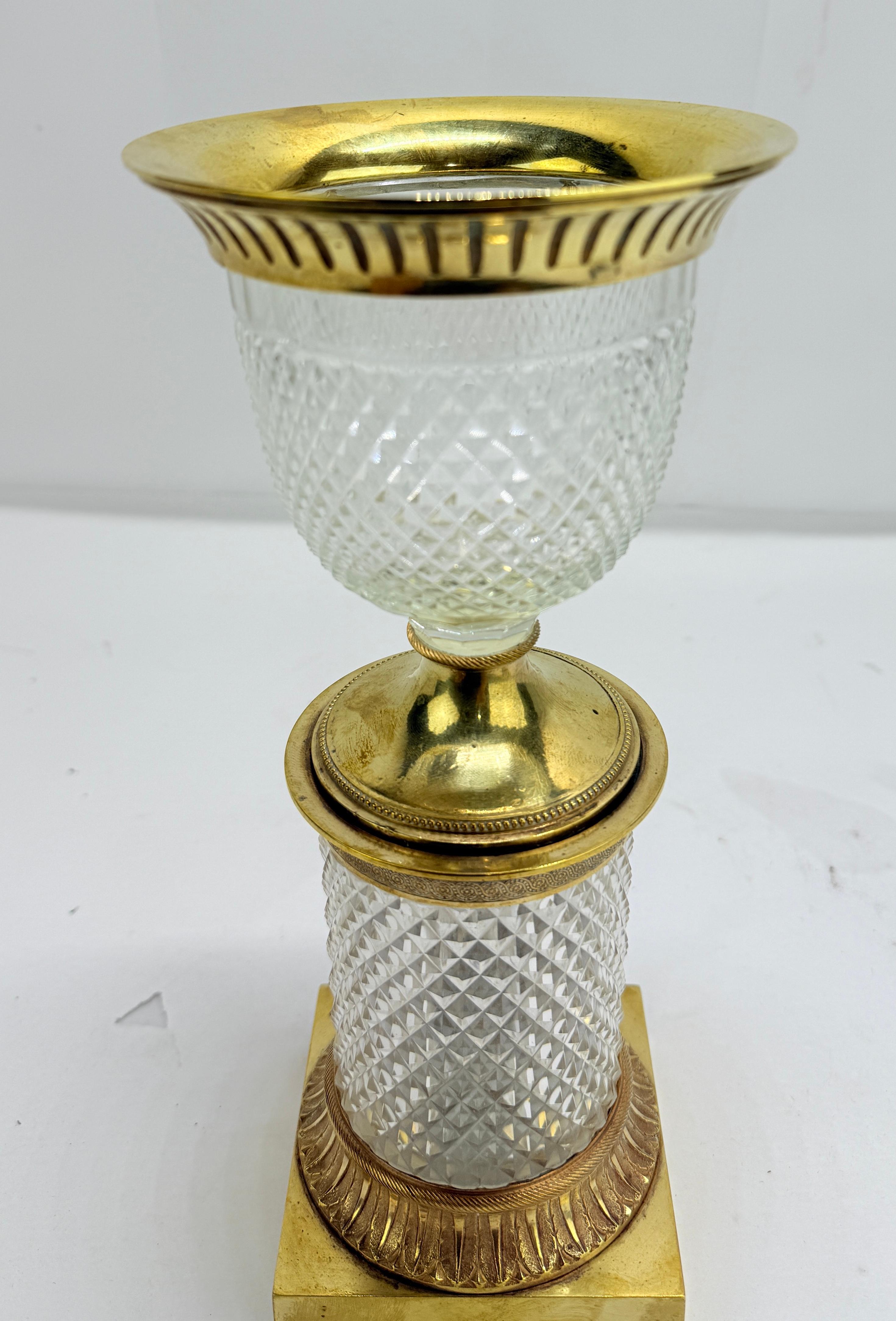Français Vase Empire en cristal de Baccarat monté sur bronze doré, 19e siècle en vente