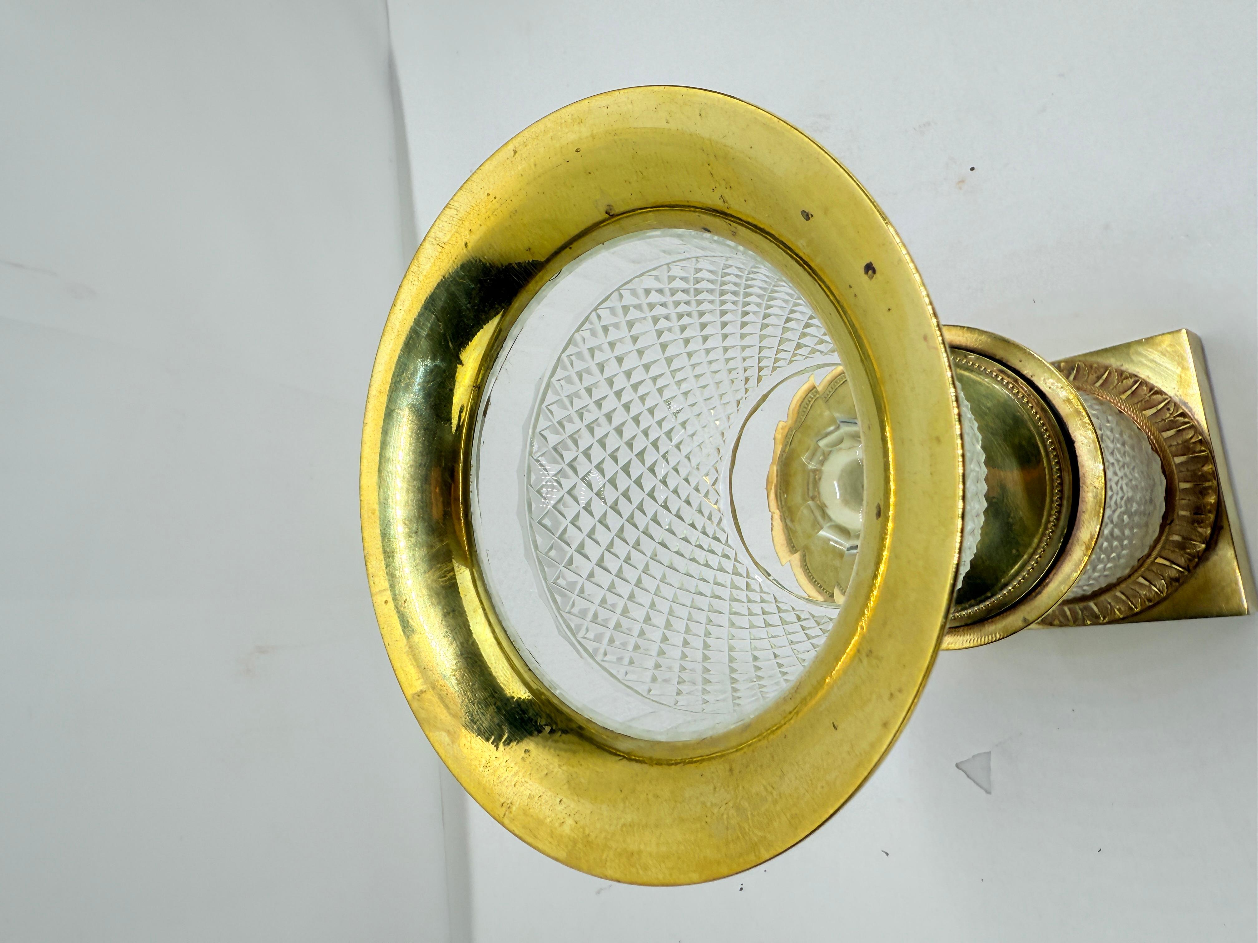 Bronze Vase Empire en cristal de Baccarat monté sur bronze doré, 19e siècle en vente