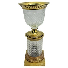 Jarrón estilo Baccarat de cristal tallado montado en ormolu imperio francés, S. XIX