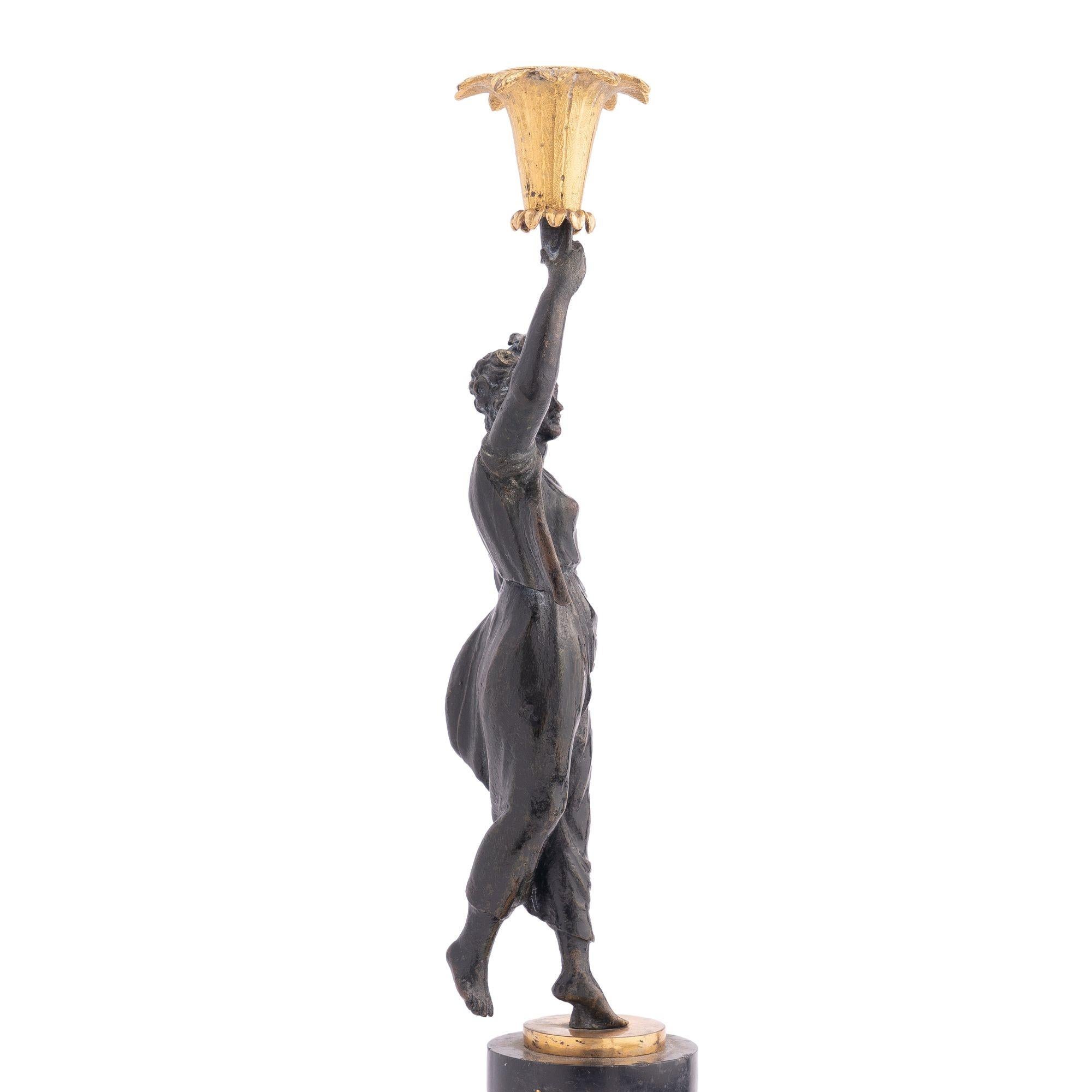 Bronzo Candeliere figurato francese Empire Parcel in bronzo dorato, 1800-1810 in vendita
