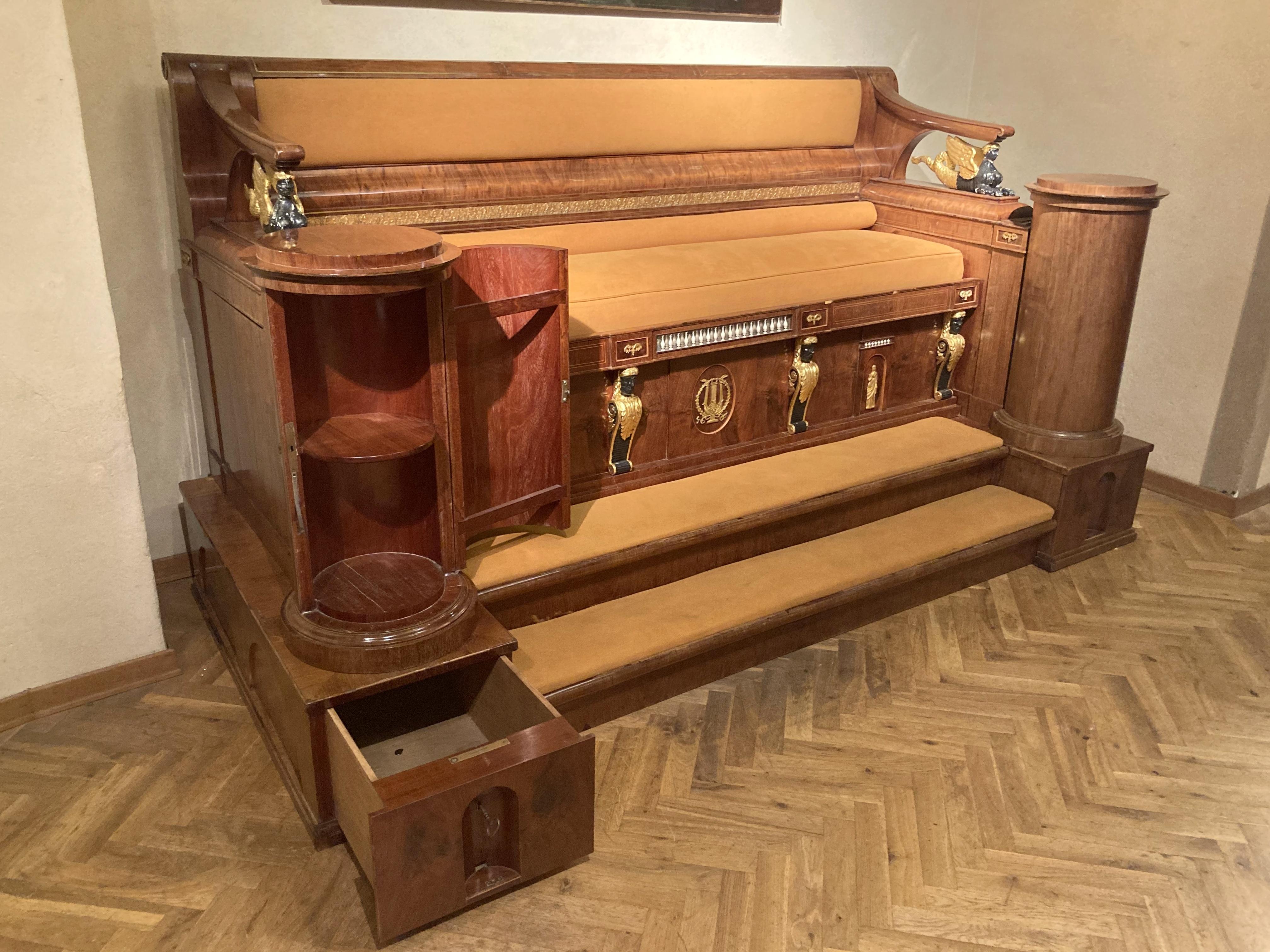 French Empire Period Billiard Room Bench openable Dry Bar Columns and Drawers In Good Condition For Sale In Firenze, IT