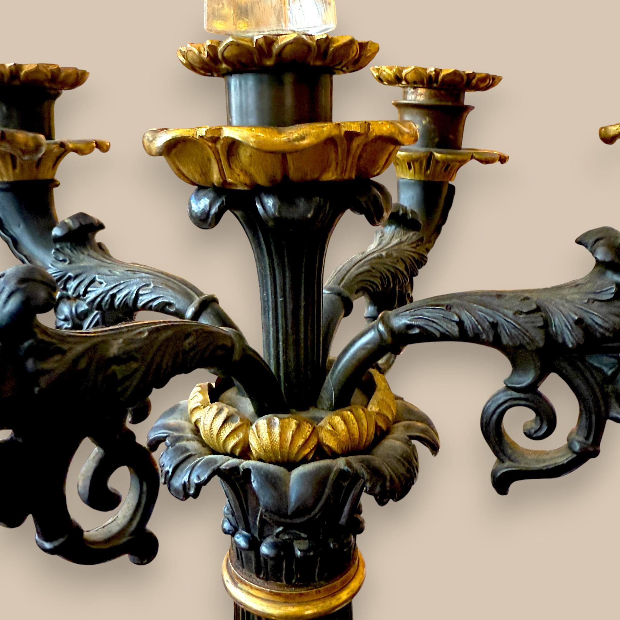 Candelabro francese del periodo Impero in bronzo e dorato, XIX secolo in vendita 1