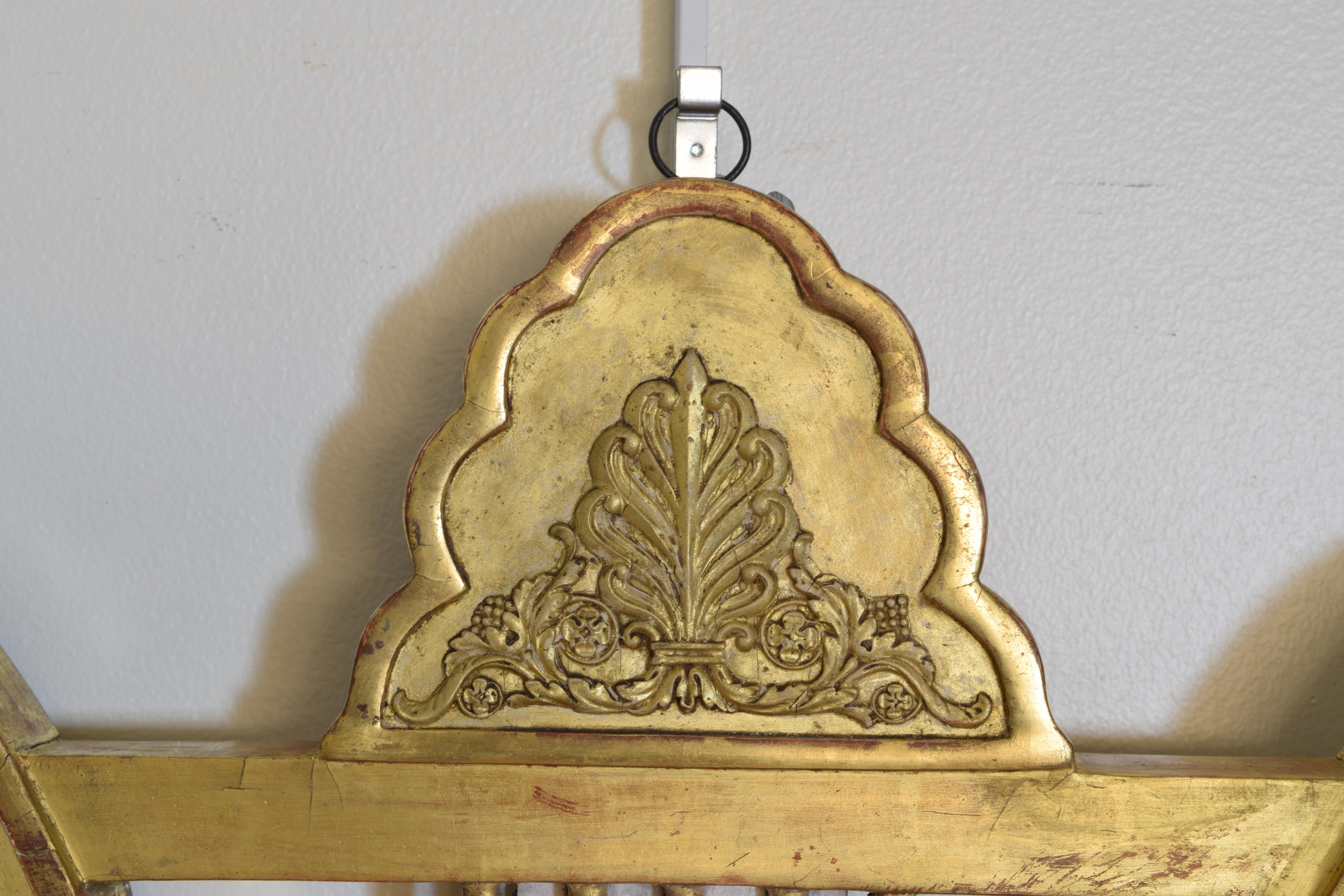 Début du XIXe siècle Miroir en bois doré sculpté de la période de l'Empire français, autrefois baromètre, 19ème siècle en vente